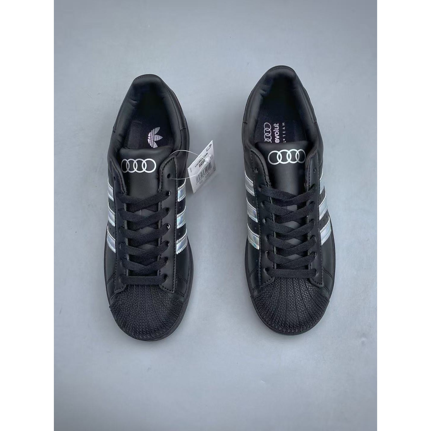 <p>Adidas Originals Superstar 休闲运动板鞋(黑)</p>