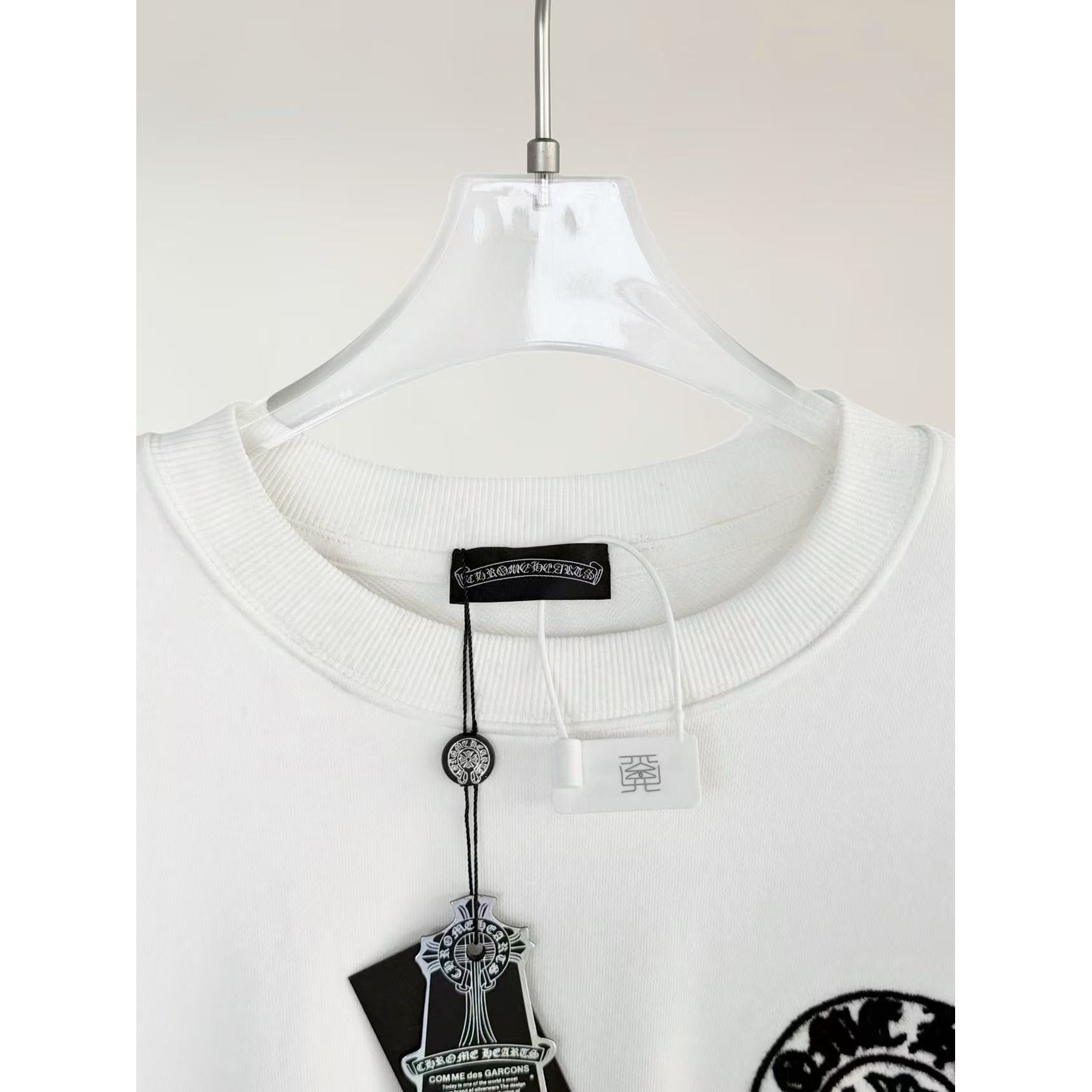<p>CHROME HEARTS&nbsp;圆领卫衣(白)</p>