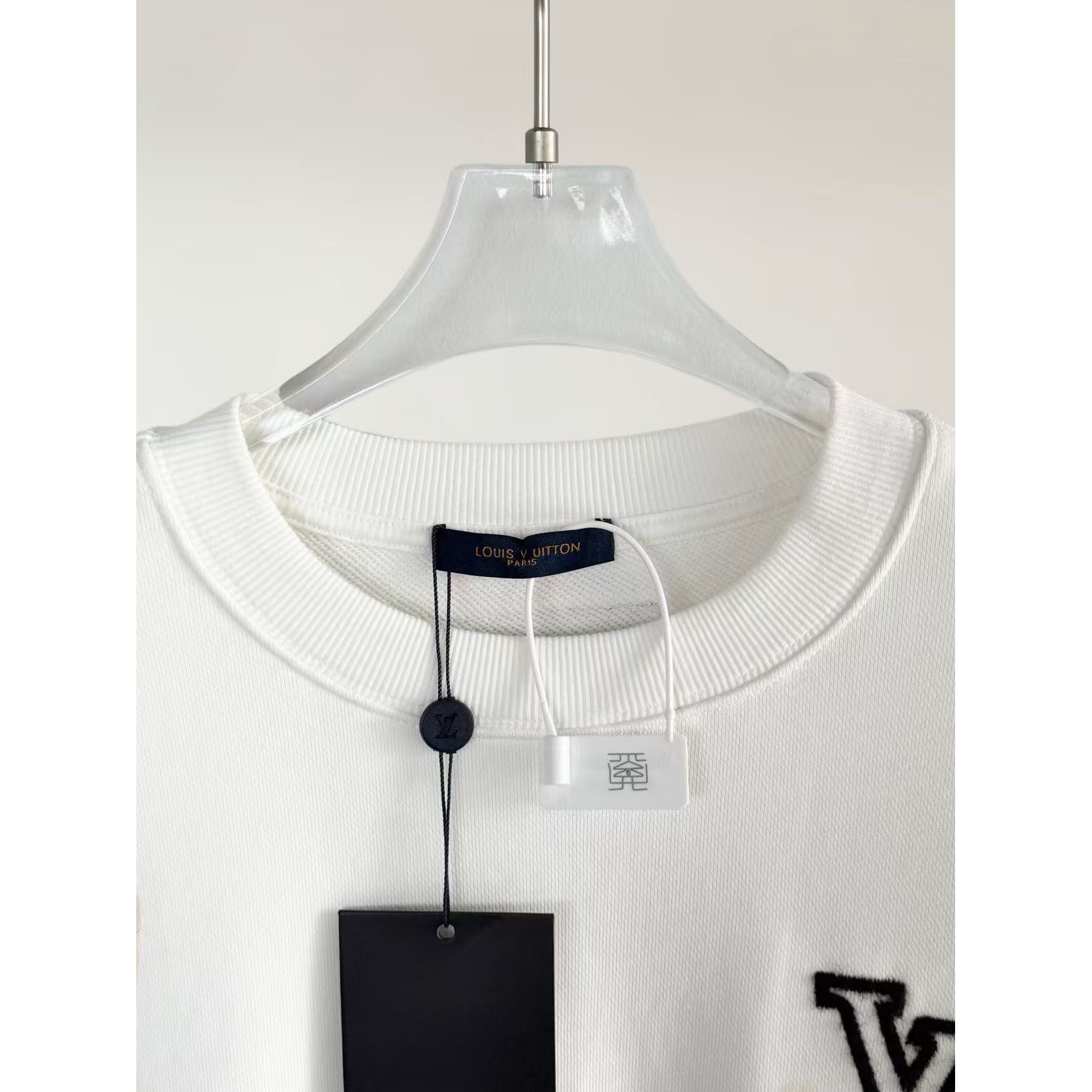 <p>LV&nbsp;刺绣圆领卫衣(白)</p>