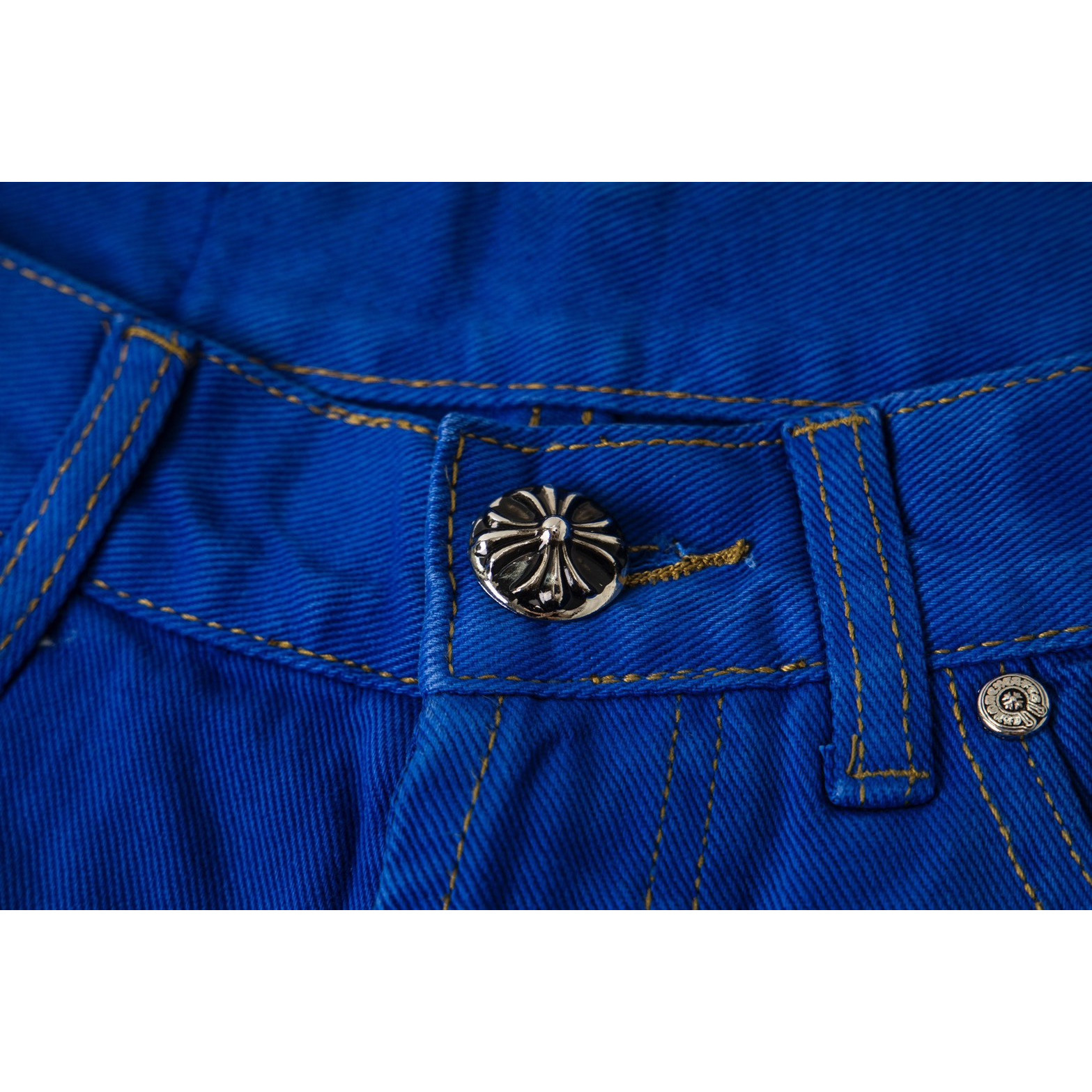 <p>CHROME HEARTS 伦敦限定多巴胺蓝拼皮牛仔裤(1751#)</p>