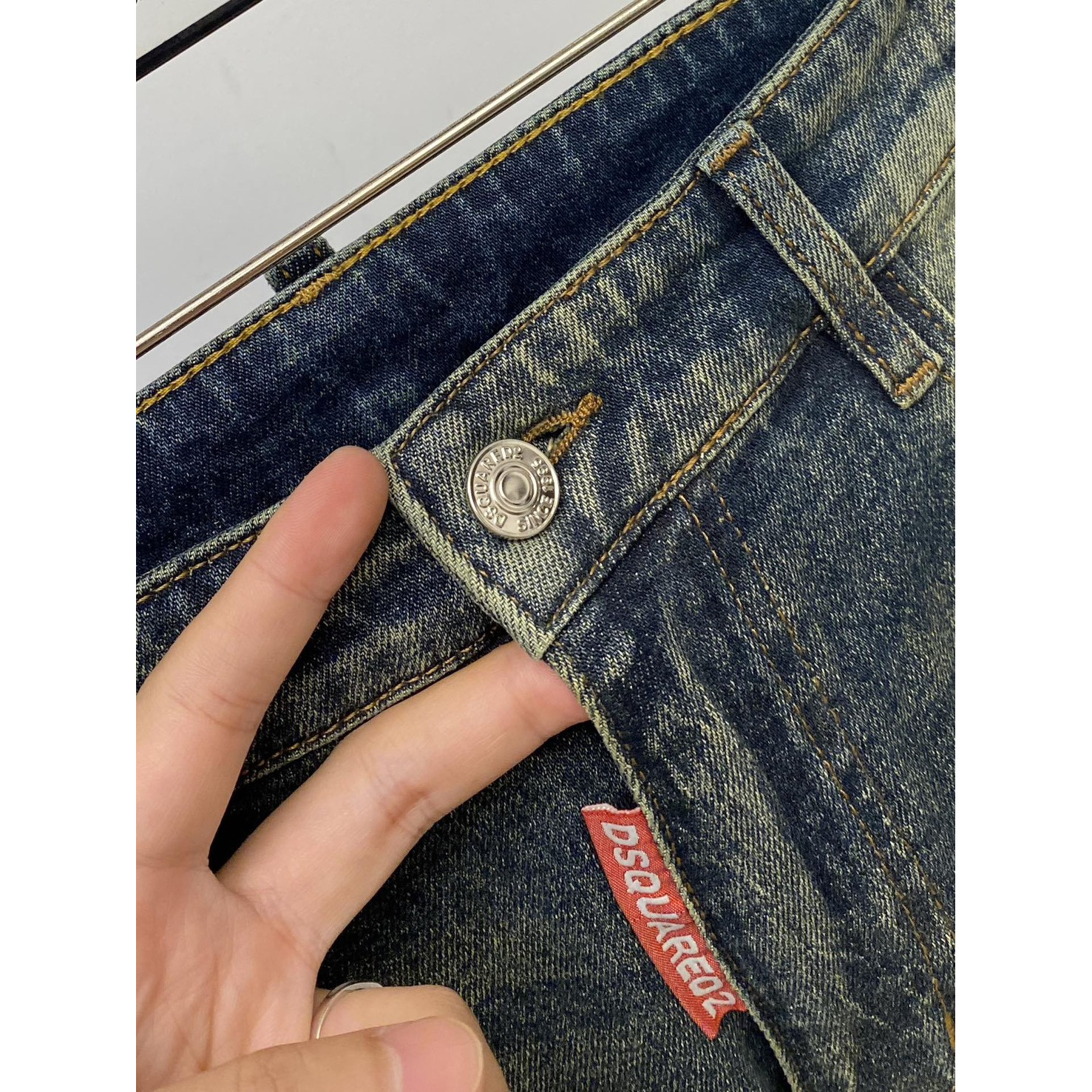 <p>DSQUARED2 休闲牛仔裤</p>