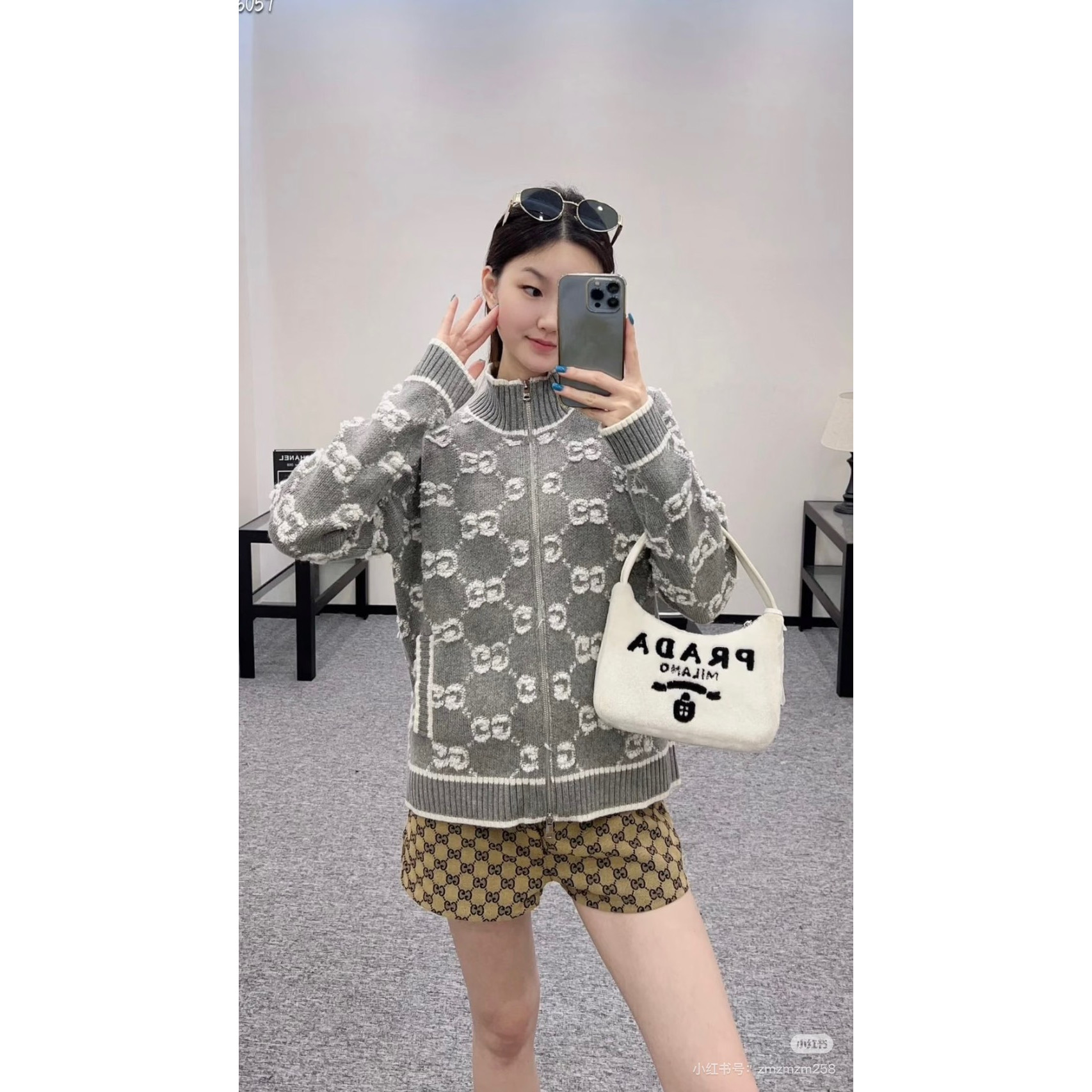 <p>Gucci 经典双G满印针织开衫</p>