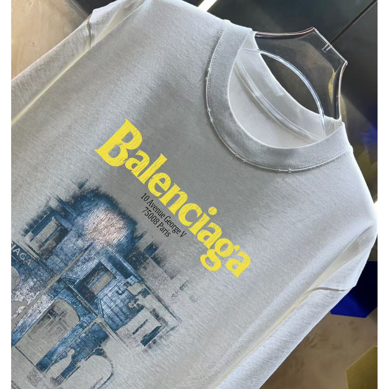 <p>Balenciaga 洗水磨破短袖T恤(洗水白)</p>