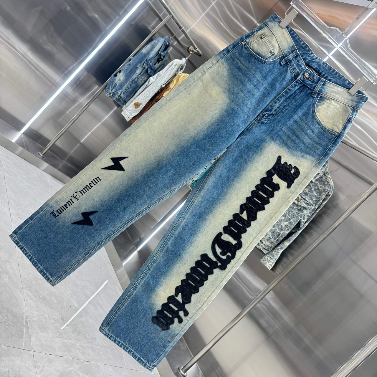 <p>CHROME HEARTS&nbsp;牛仔裤</p>