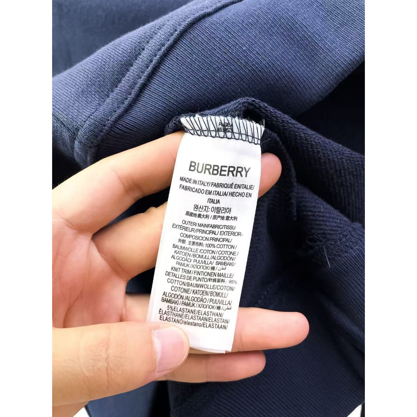 <p>BURBERRY 连帽卫衣(藍)</p>