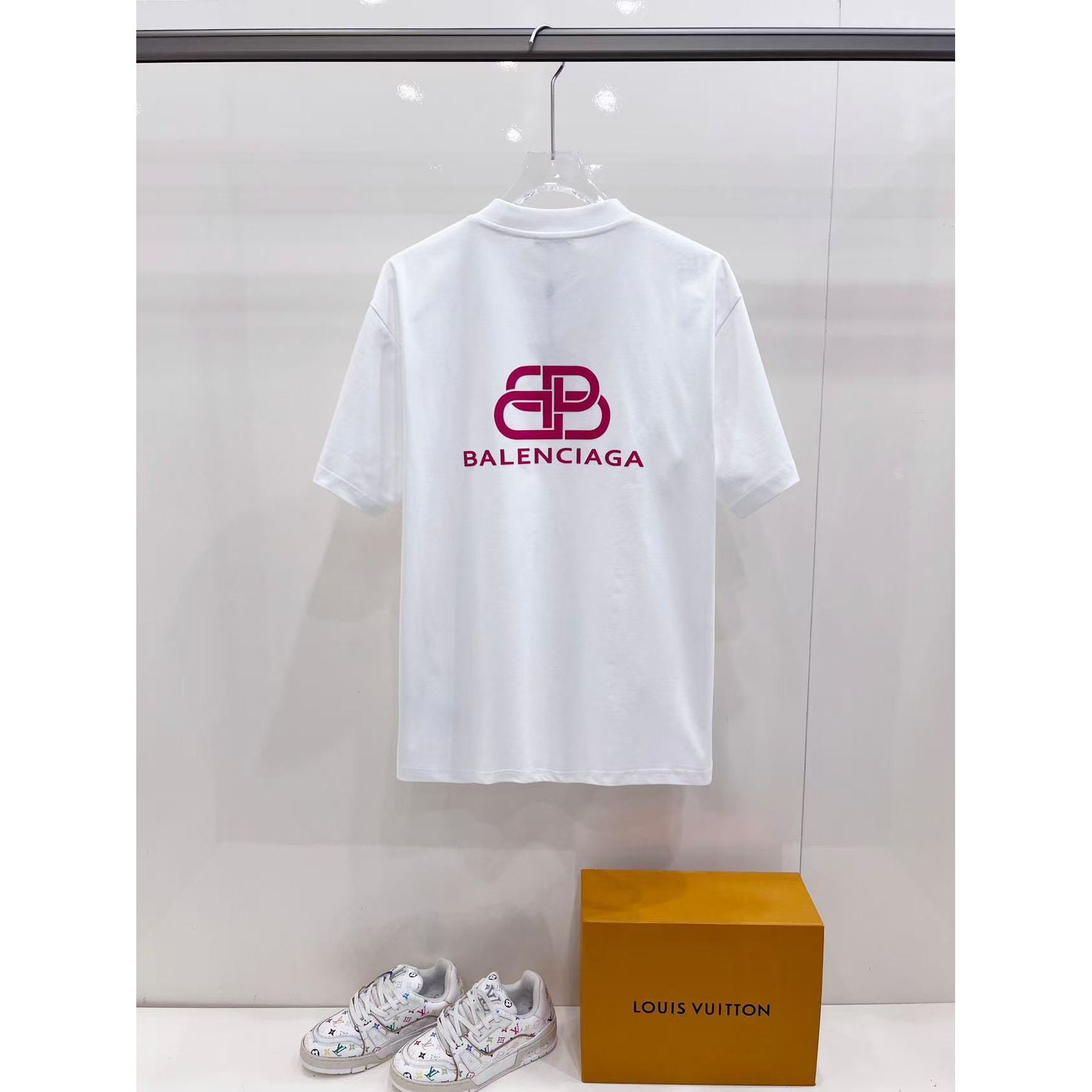<p>Balenciaga 短袖T恤(白)&nbsp;</p>