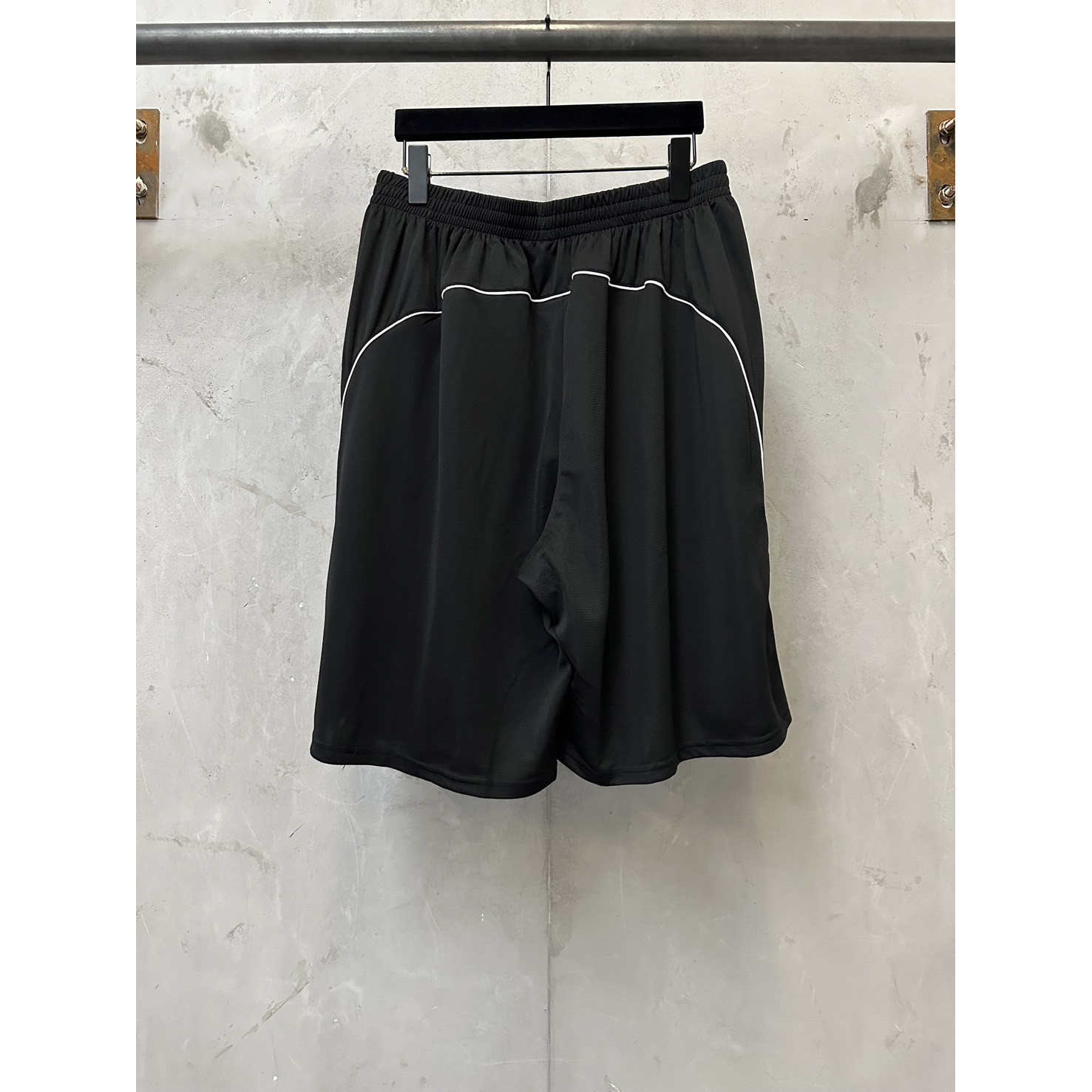 <p>Balenciaga 巴黎世家x兰博基尼合作联名足球系列运动短裤 套装</p>