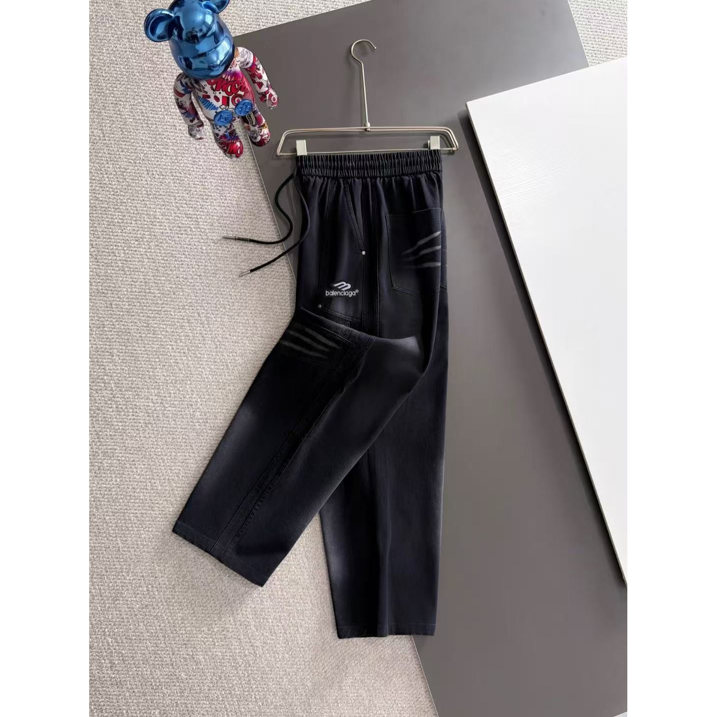 <p>Balenciaga 夏季新款松紧带休闲裤(786885)</p>
