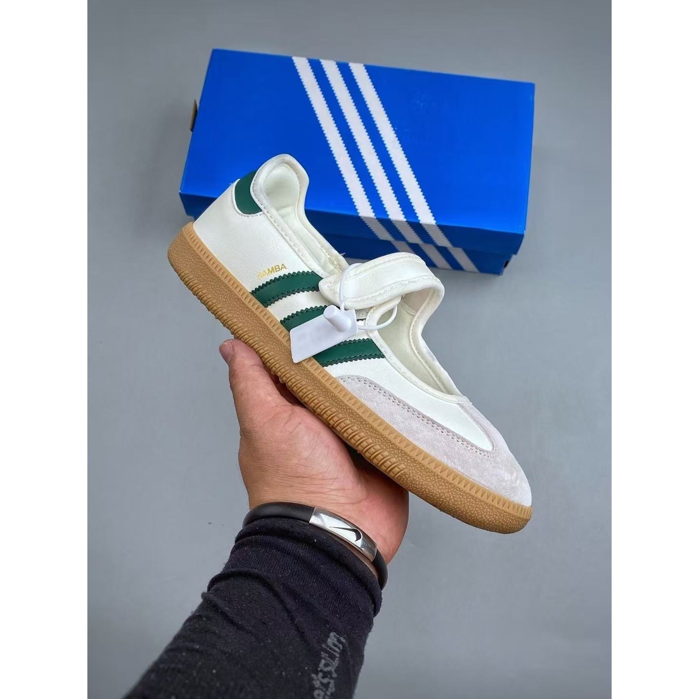 <p>Adidas&nbsp; 懒人一脚蹬运动鞋 (白綠)</p>