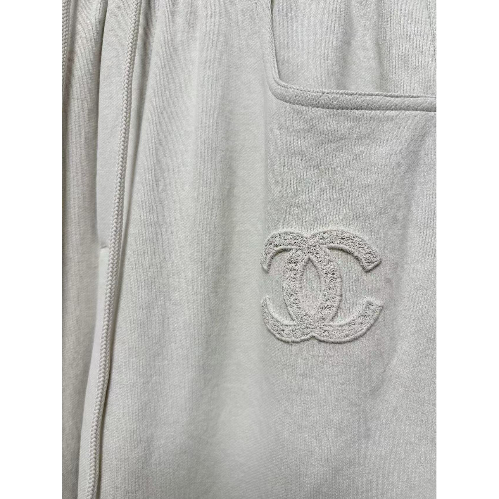 <p>Chanel 休闲长裤(白)</p>