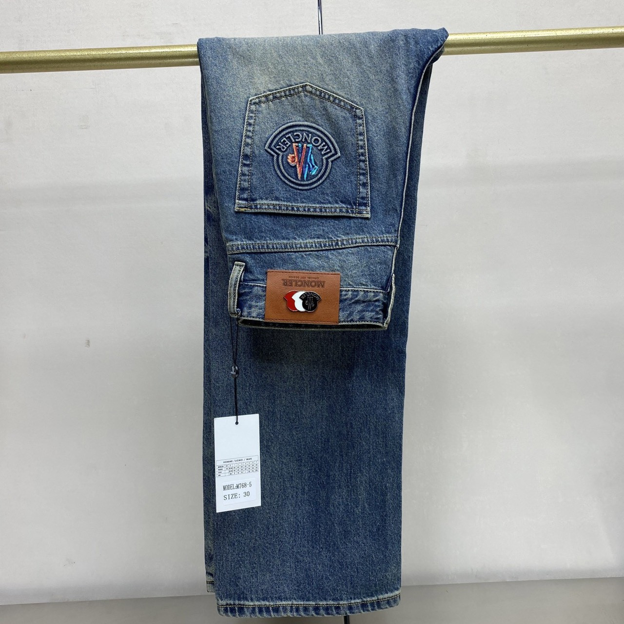 <p>Moncler 丹宁水洗牛仔裤(768-5)</p>