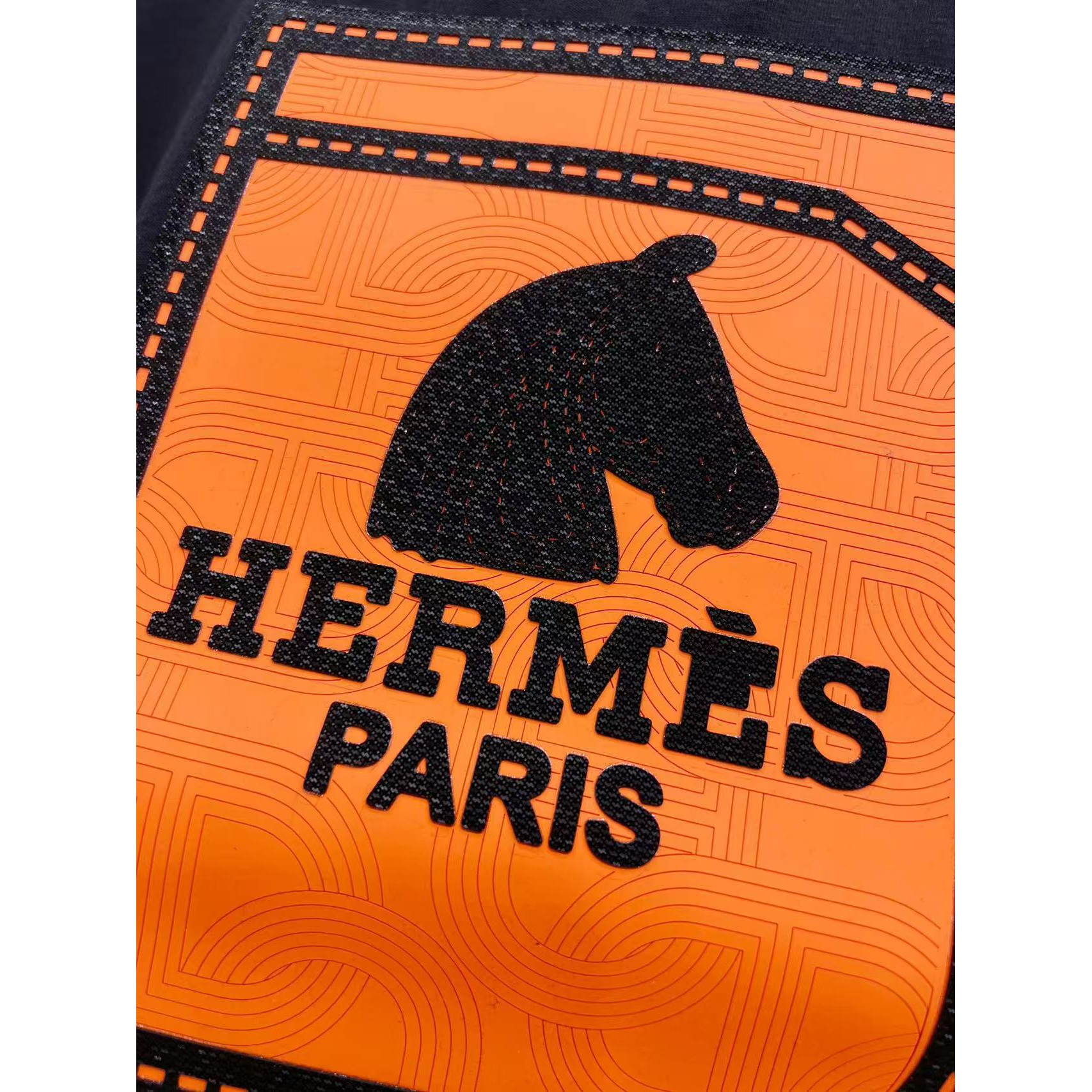 <p>HERMES 短袖圆领T恤(黑)</p>