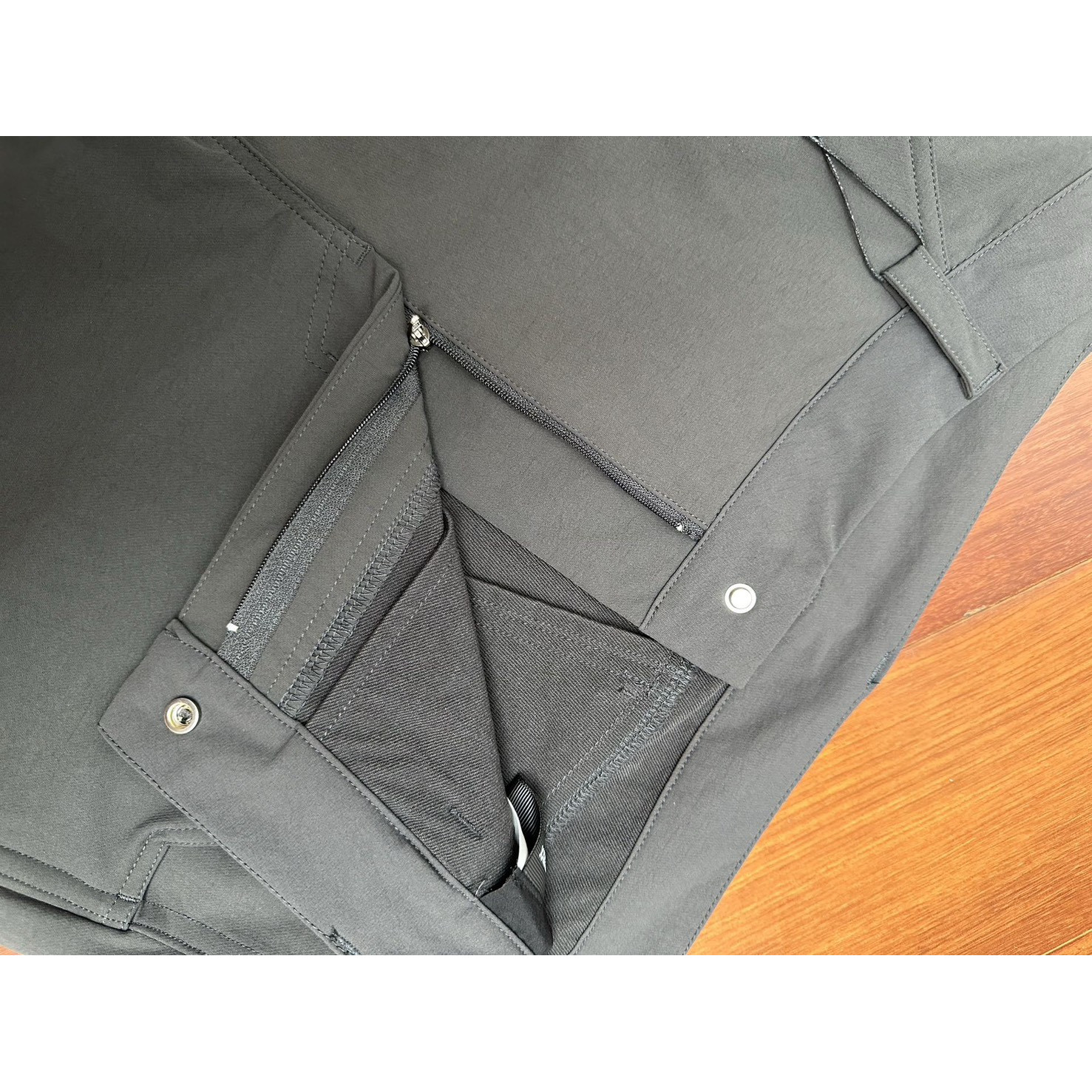 <p>ARC'TERYX 户外机能防风防泼水多口袋休闲长裤</p>