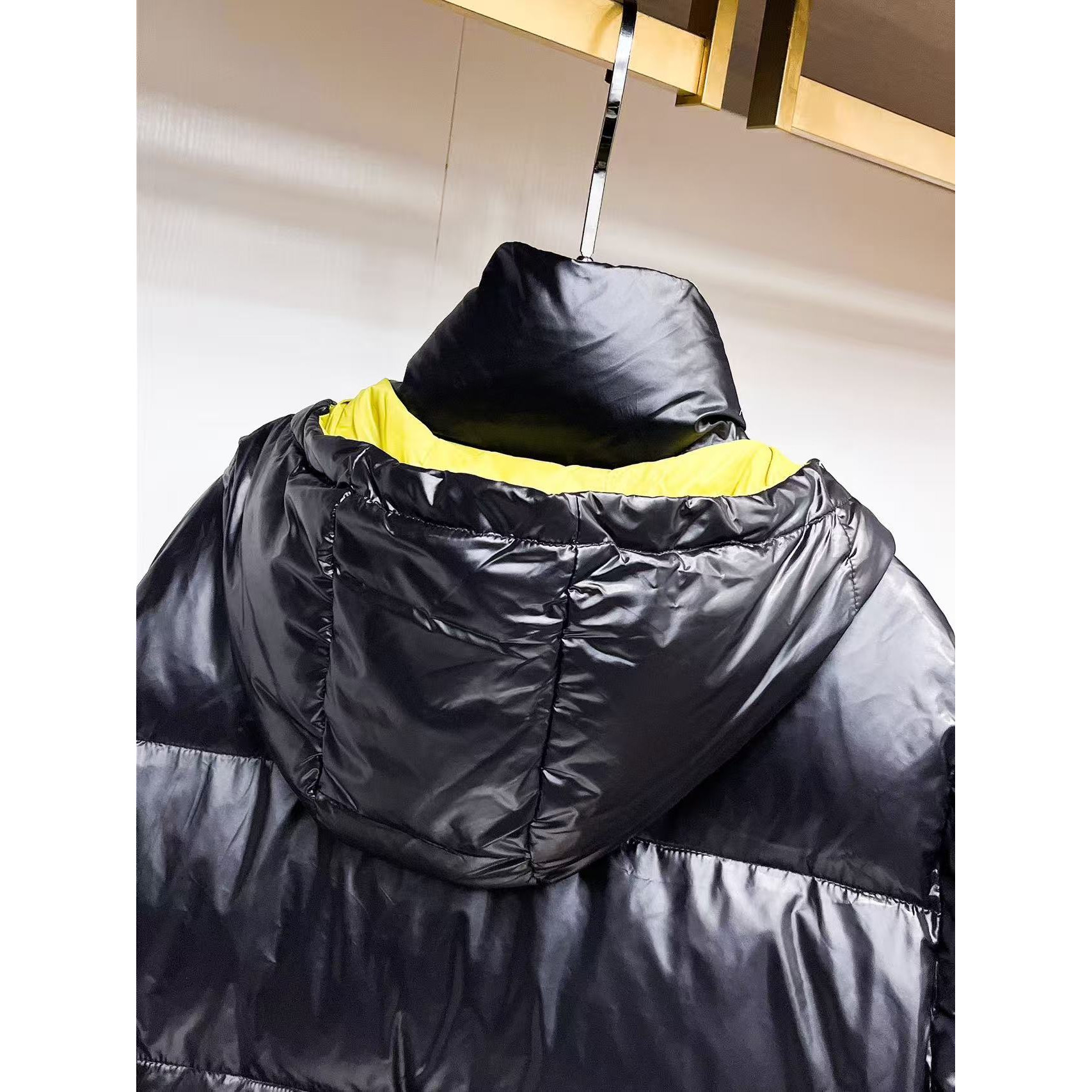 <p>MONCLER&nbsp;秋冬新款羽绒服(黑)</p>