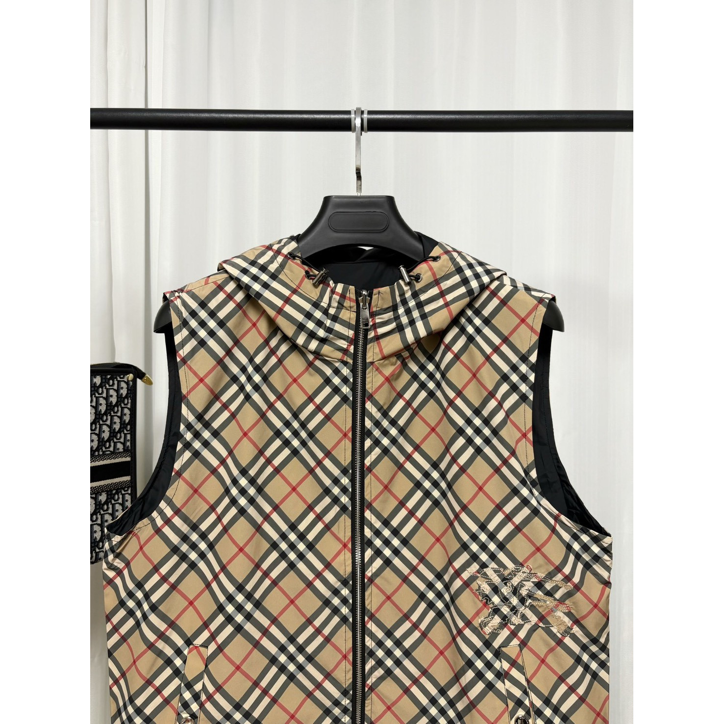 <p>Burberry 双面连帽马甲外套</p>