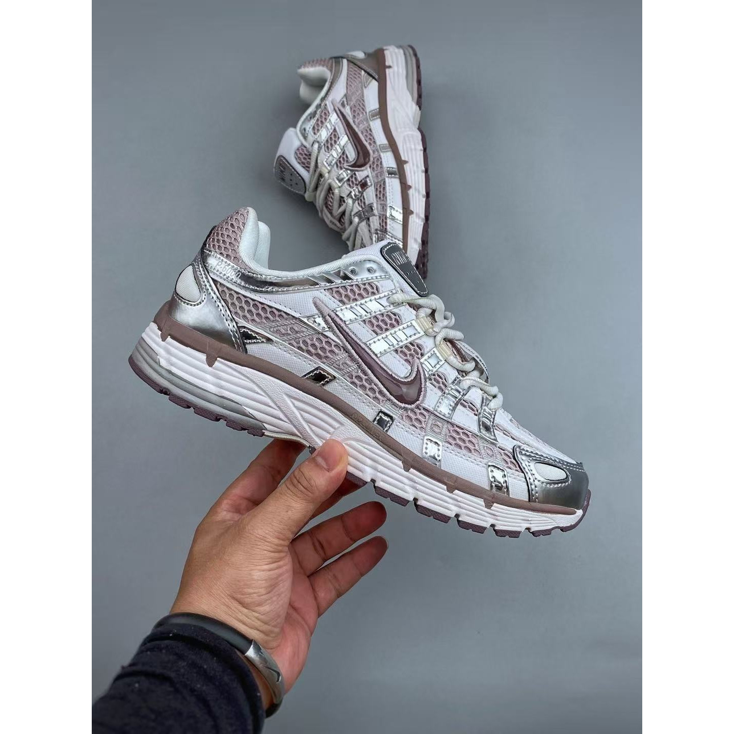 <p>Nike P-6000 &nbsp;复古休闲运动老爹鞋 (豆沙紅)</p>