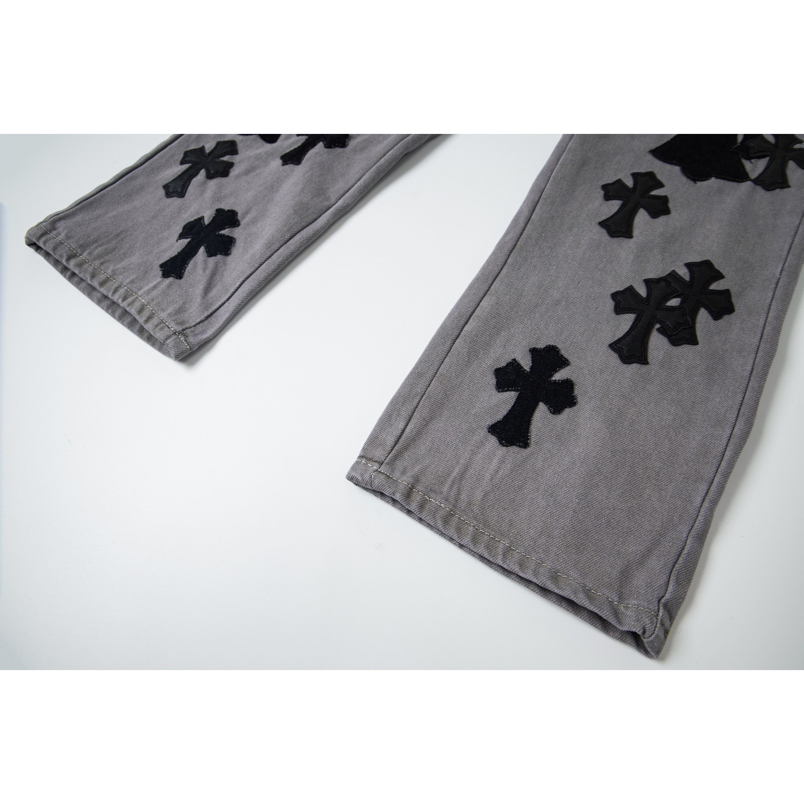 <p>CHROME HEARTS 灰色牛王牛仔裤(1763#)</p>