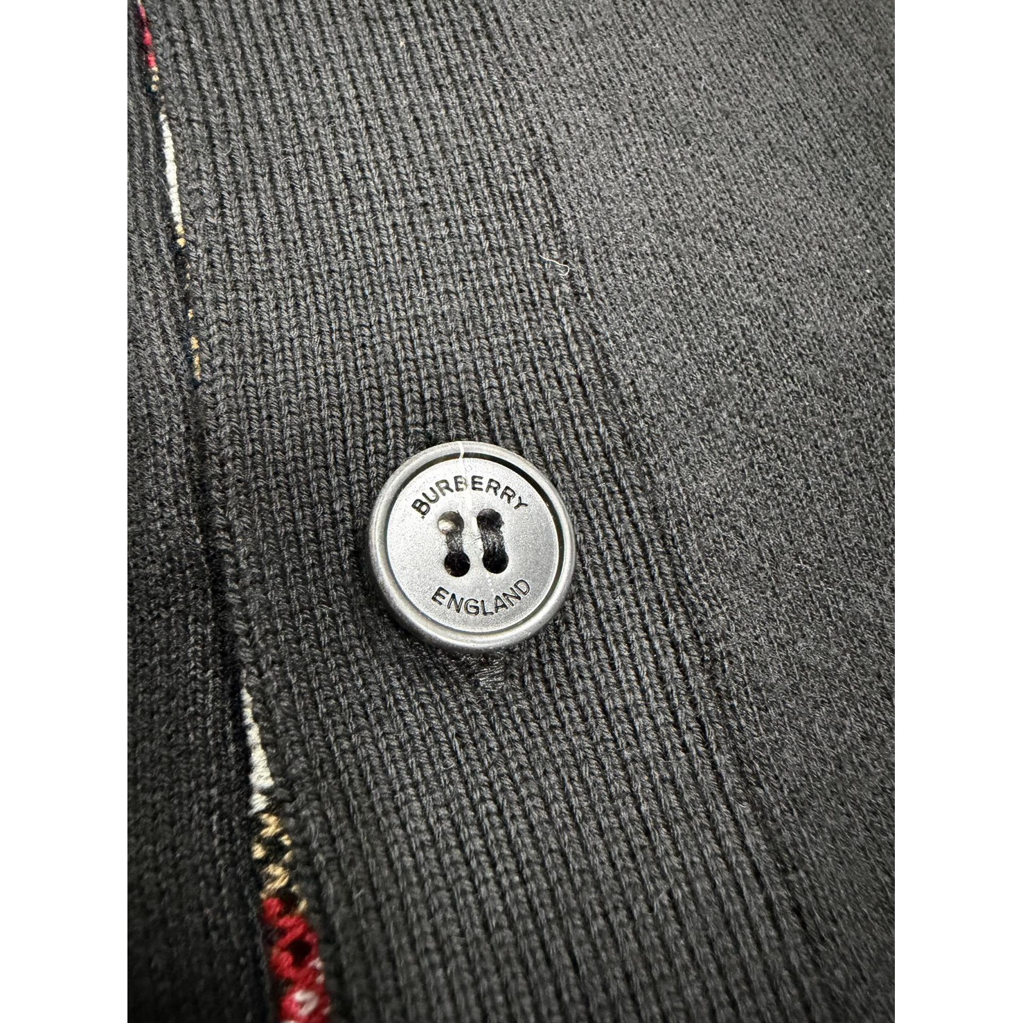 <p>Burberry 羊毛格纹装饰衣襟开衫衬衫(黑)</p>