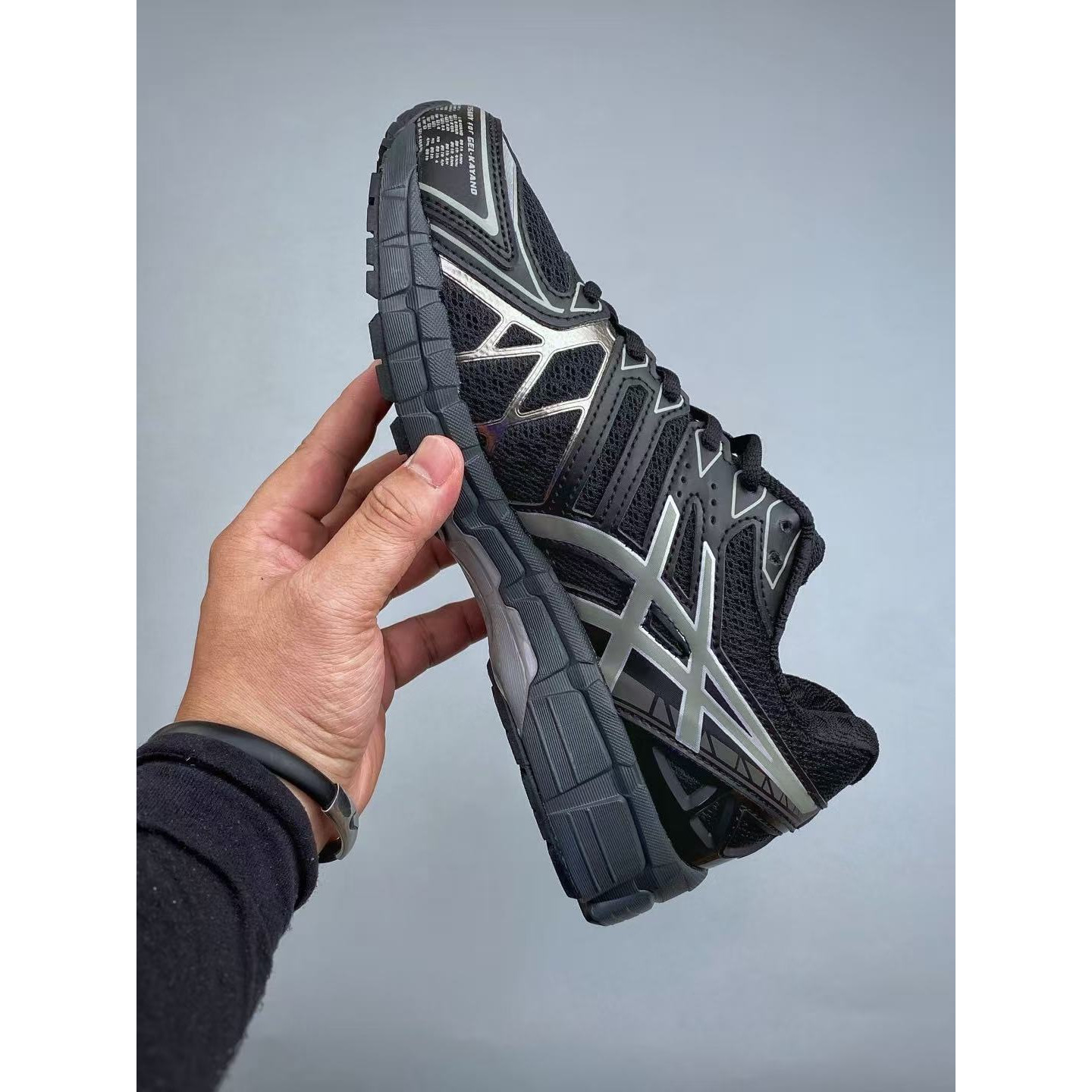 <p>Asics Gel-Kayano 20代 透气专业跑鞋(黑)</p>
