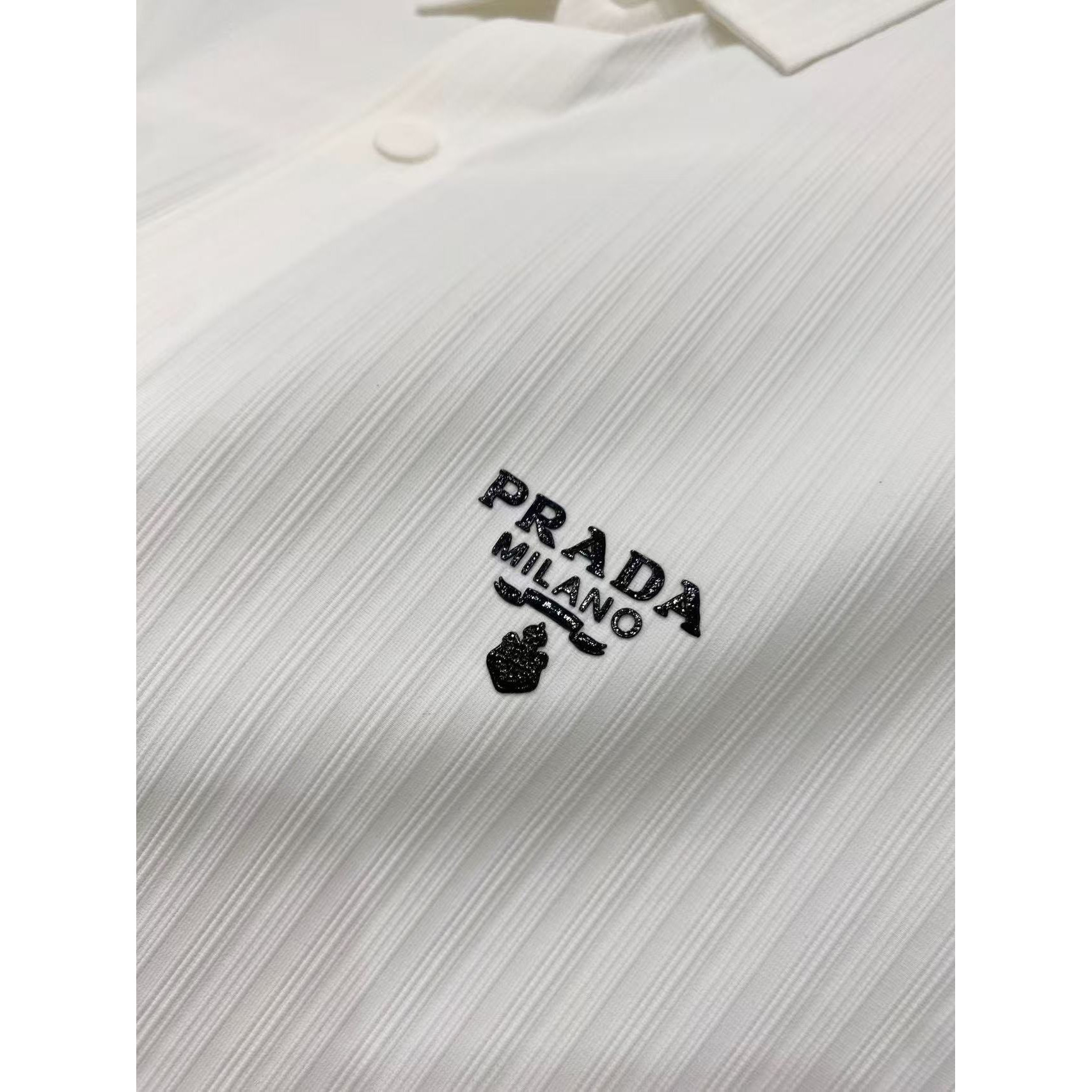 <p>Prada 秋冬长袖Polo(783004)</p>