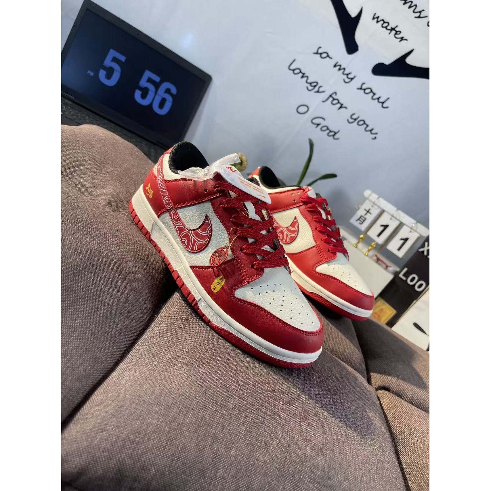<p>NIKE DUNK&nbsp;马年红运款</p>
