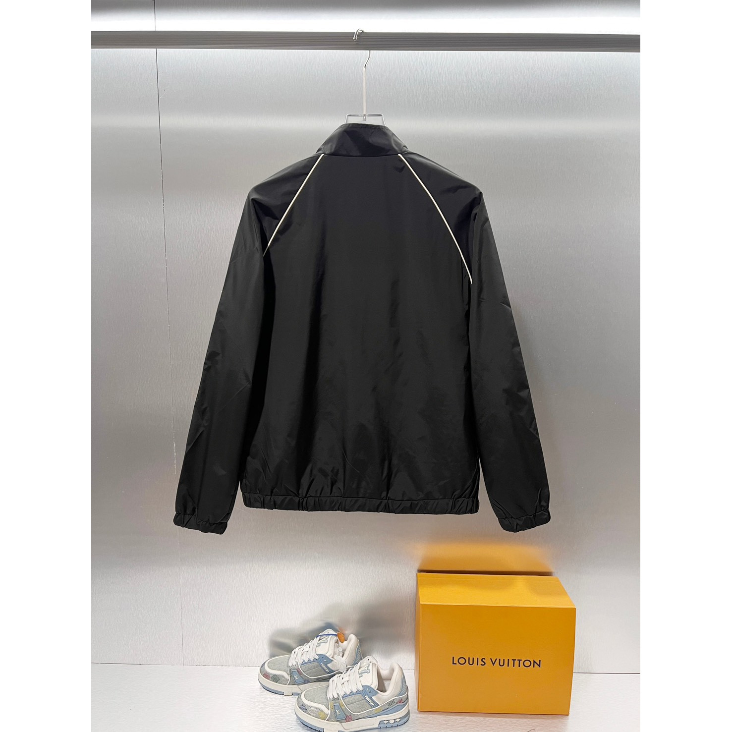 <p>MONCLER&nbsp;夹克外套(黑)</p>