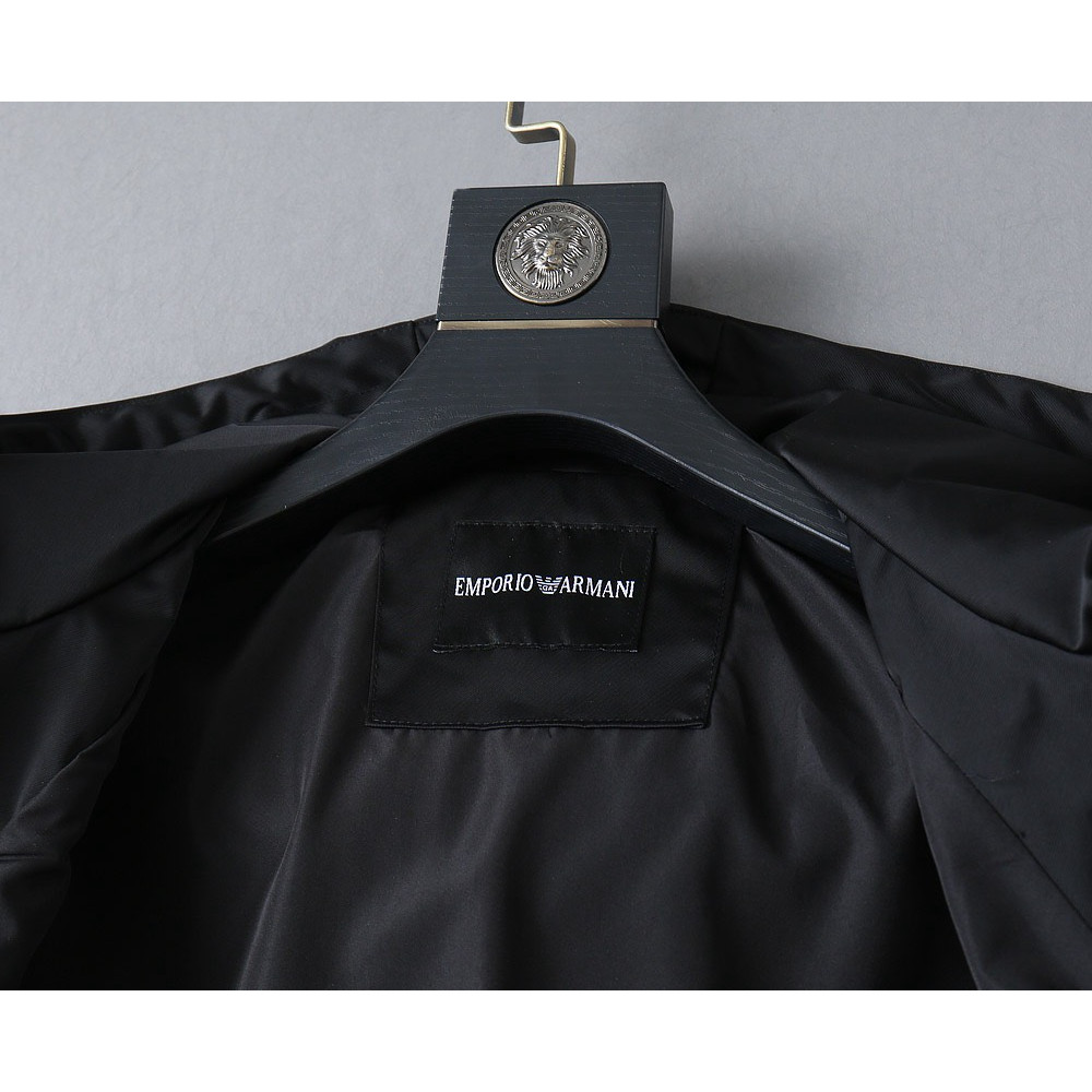 <p>Giorgio_Armani 新款男士夹克外套</p>