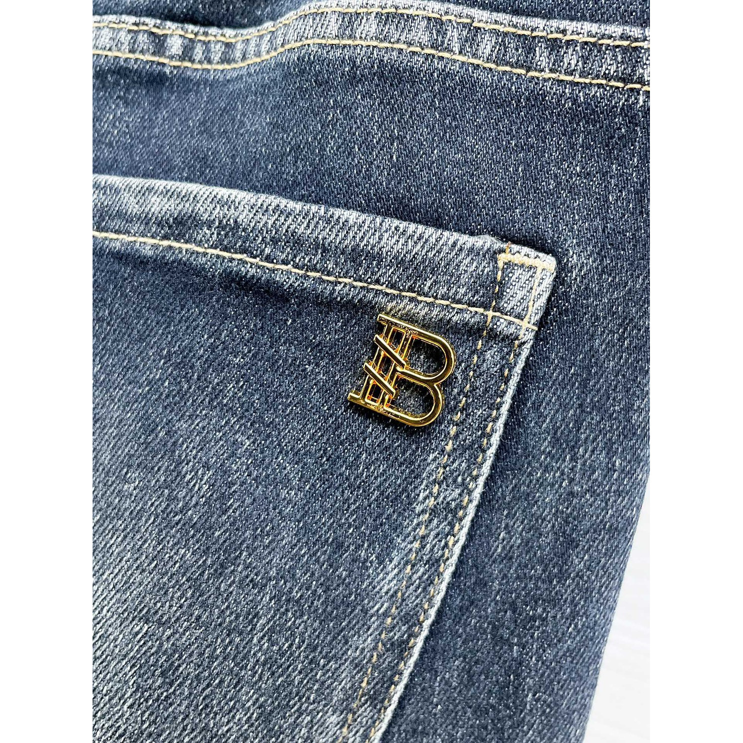 <p>BURBERRY 高品质牛仔裤(藍)</p>