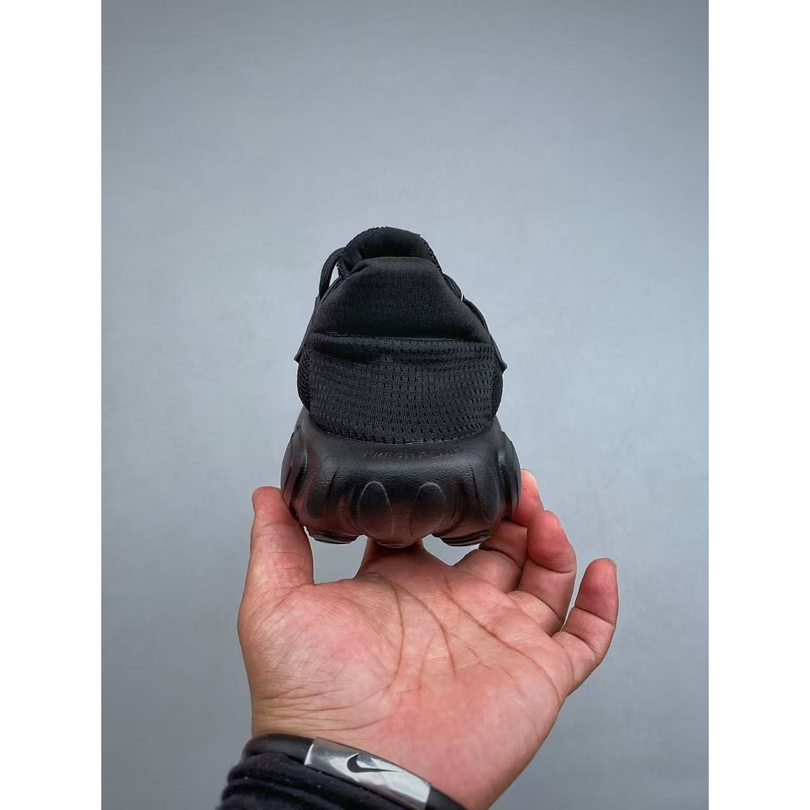 <p>New Balance 舒适贴合跑步鞋(黑)</p>