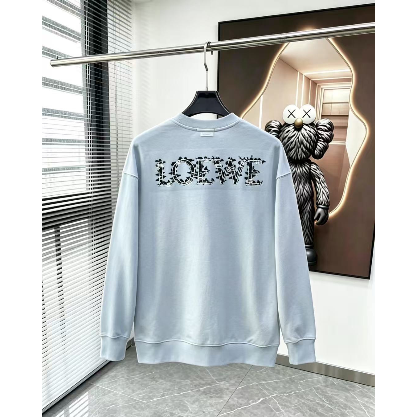 <p>LOEWE&nbsp;圓領長袖T恤(藍)</p>