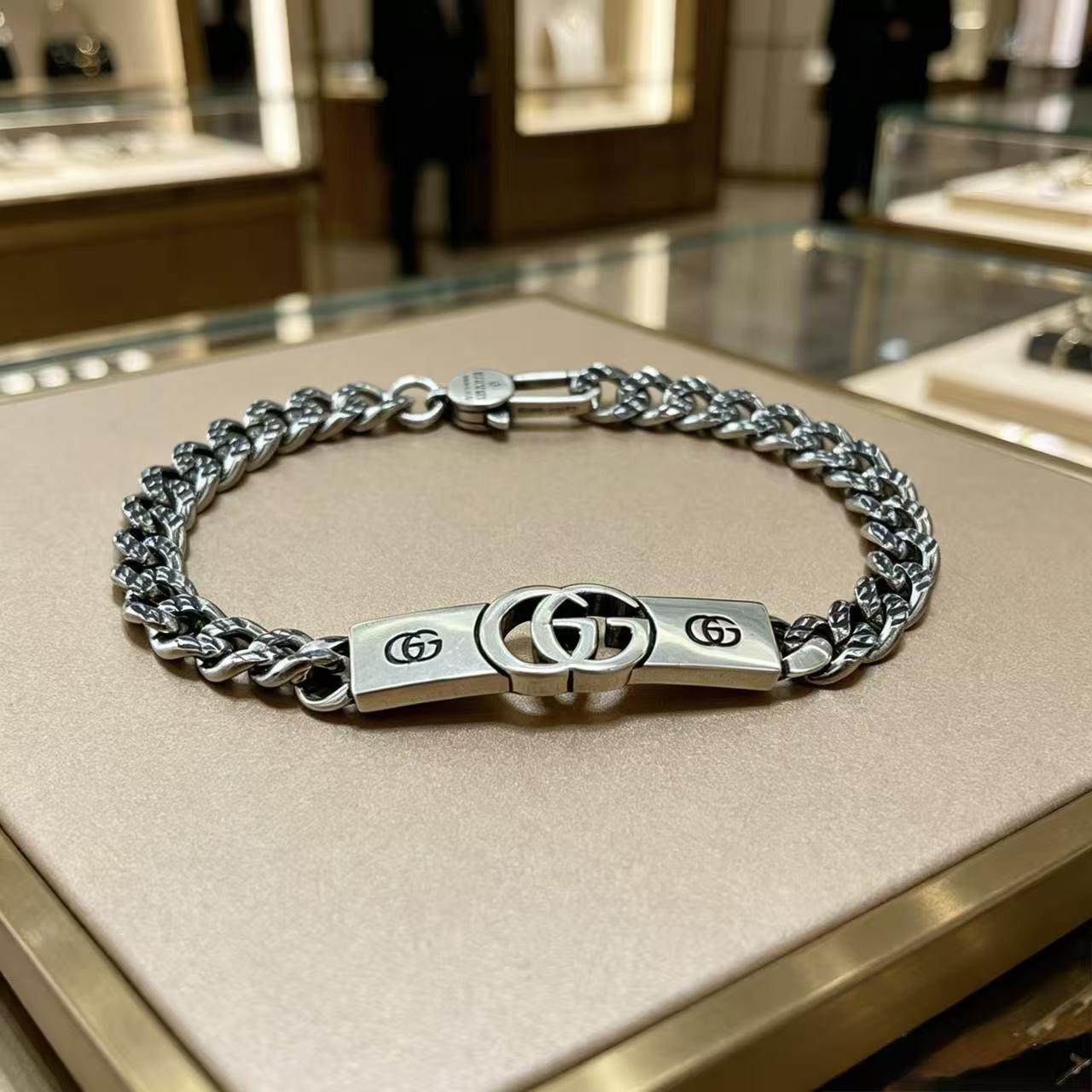 <p>GUCCI&nbsp;手链</p>