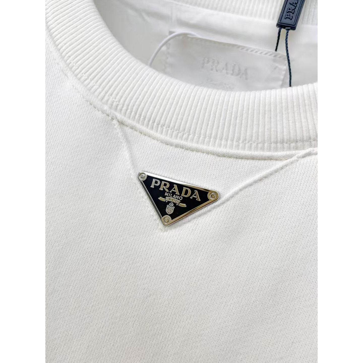 <p>PRADA 圆领卫衣(白)</p>