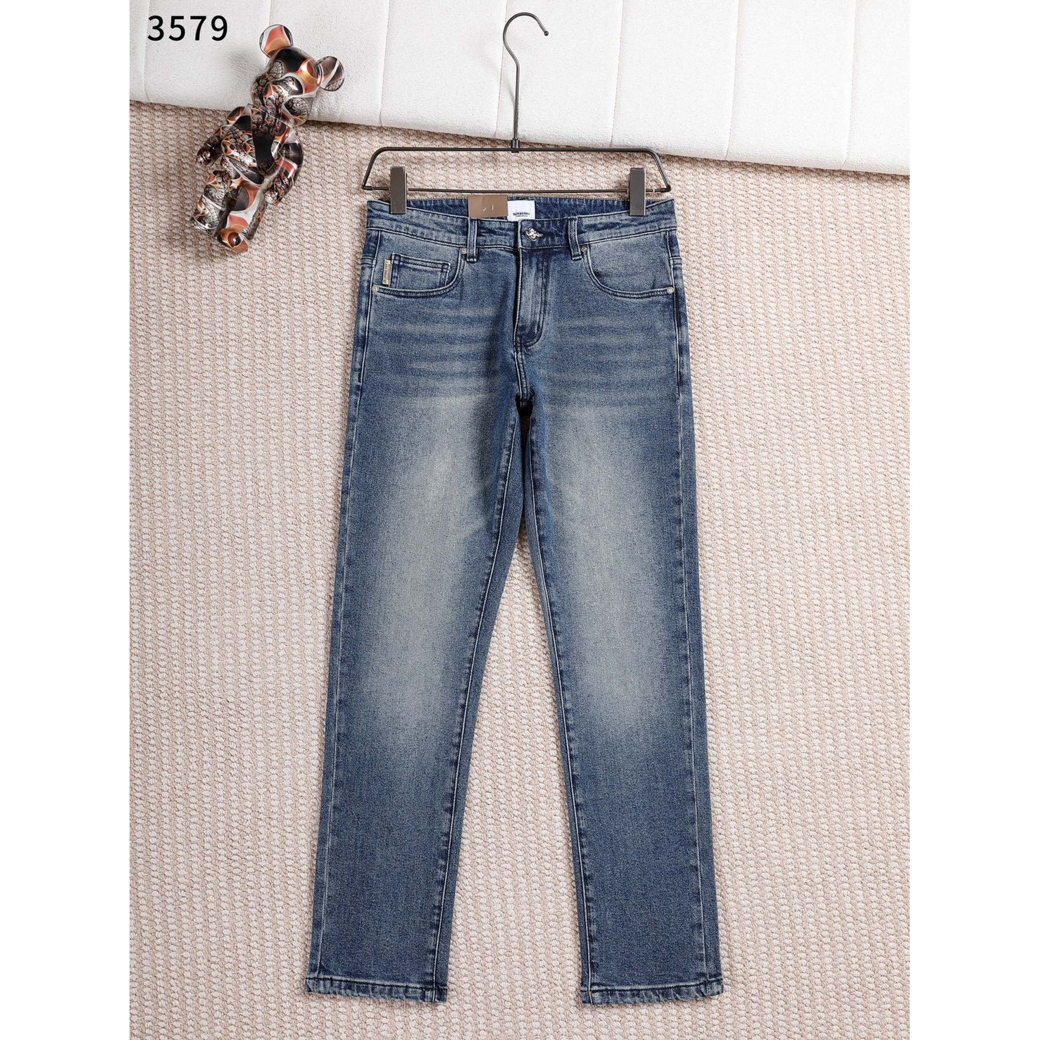 <p>BURBERRY 新款牛仔裤(3579#)</p>