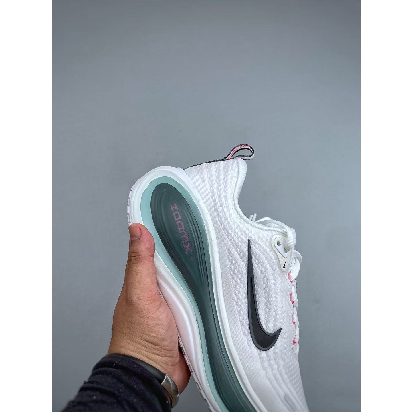 <p>NIKE VOMERO PLUS RUN 休闲跑步鞋</p>