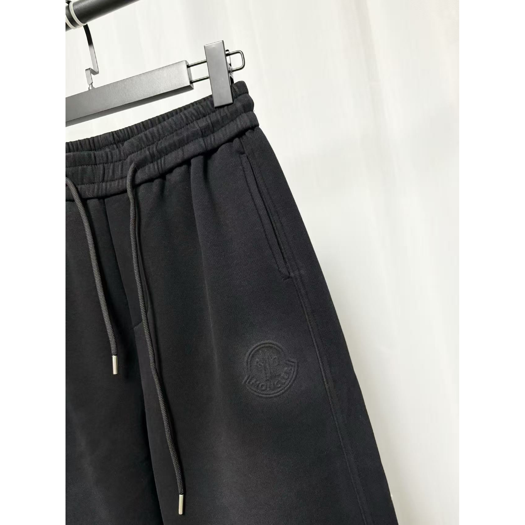 <p>Moncler 休闲长裤(黑)</p>