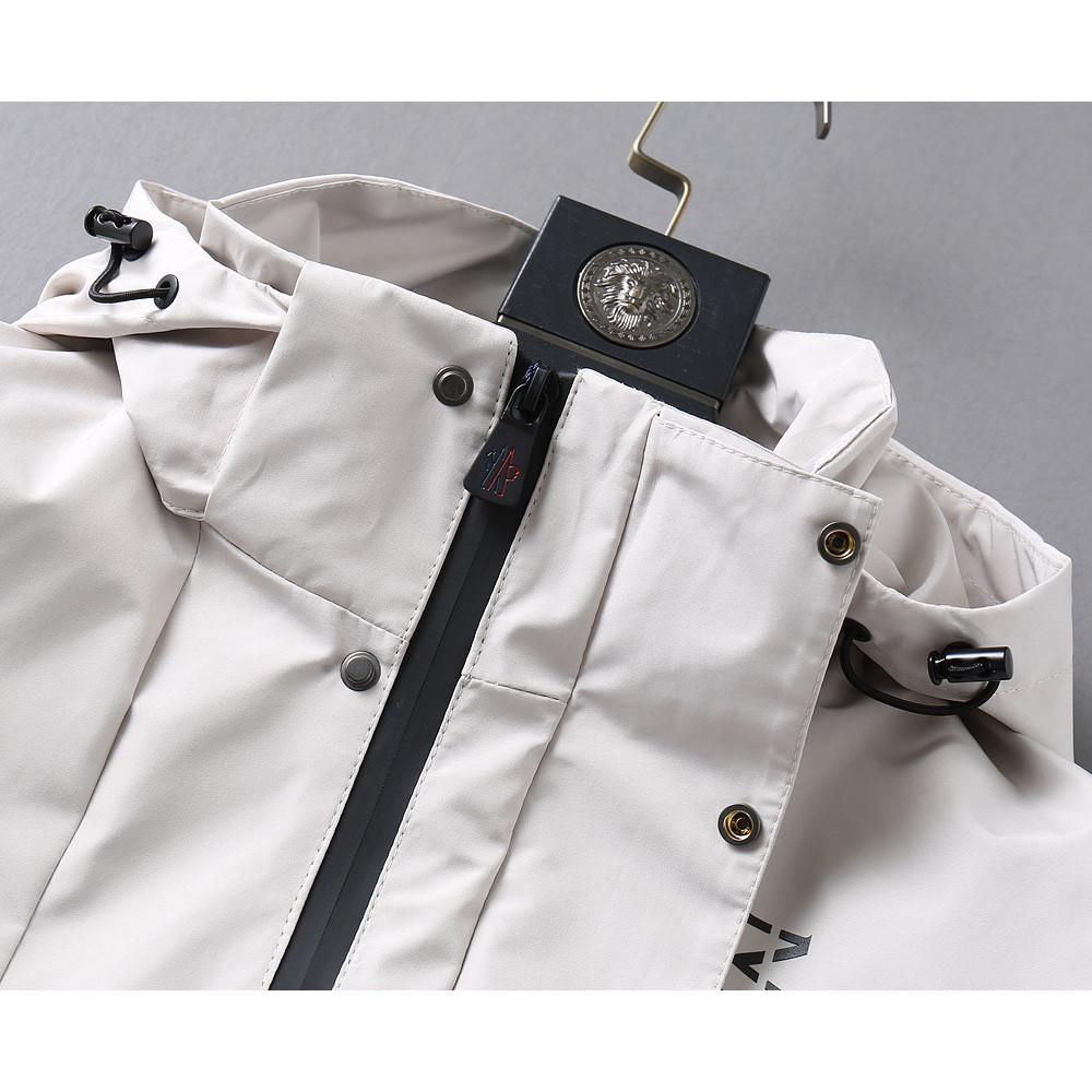 <p>Moncler 新款男士夹克外套</p>