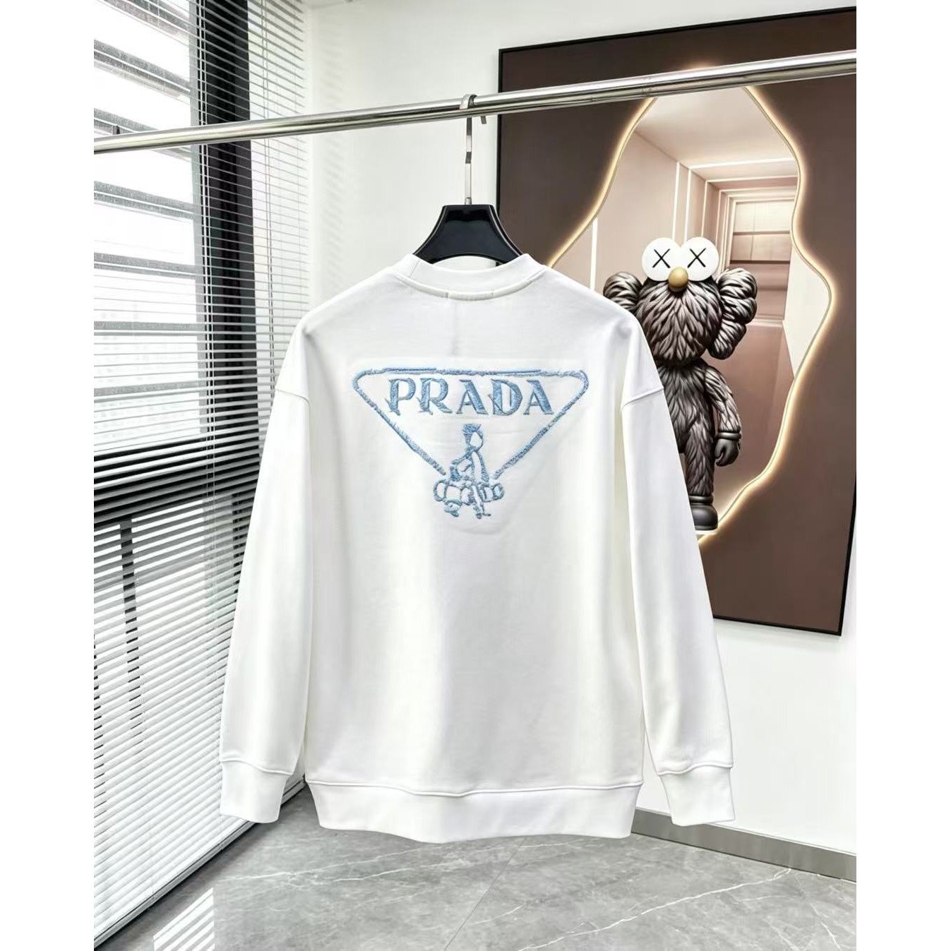 <p>PRADA&nbsp;圓領長袖T恤(白)</p>