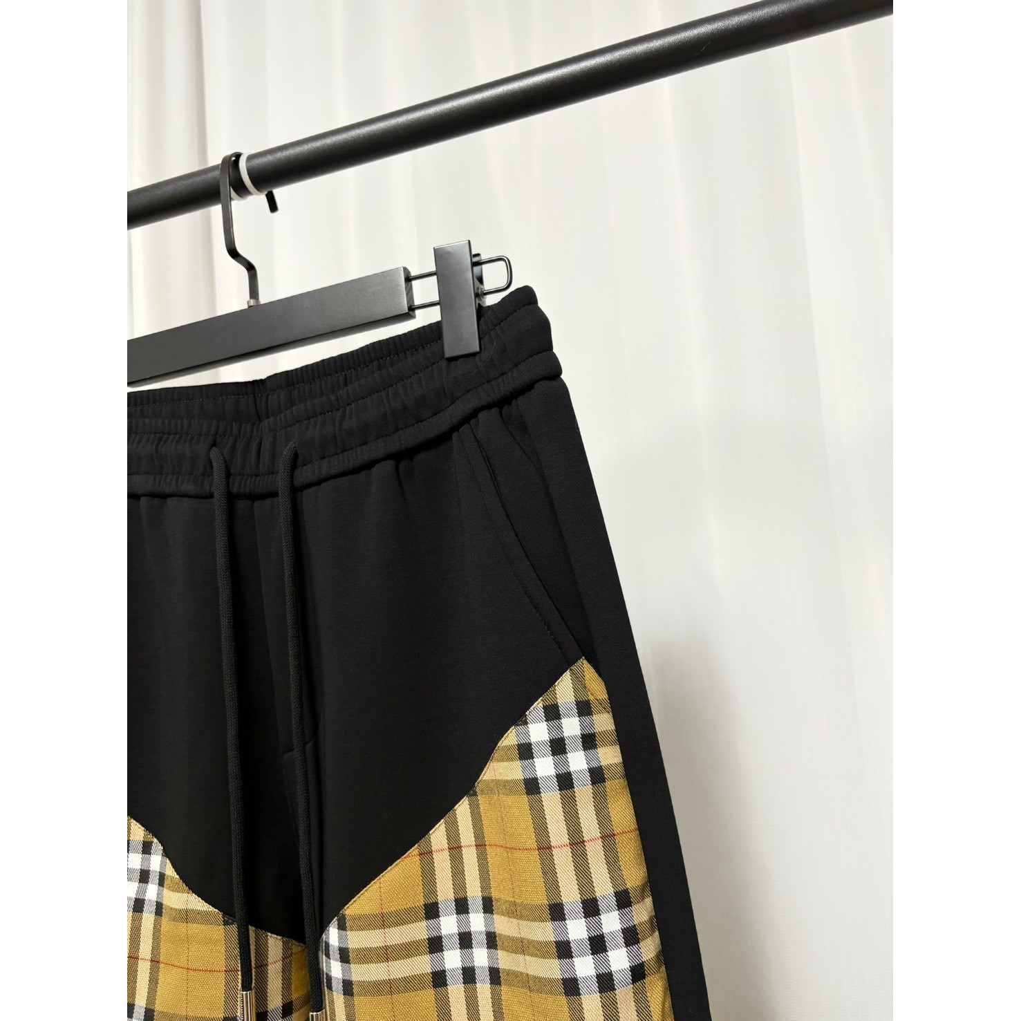 <p>Burberry 休闲长裤(黑)</p>