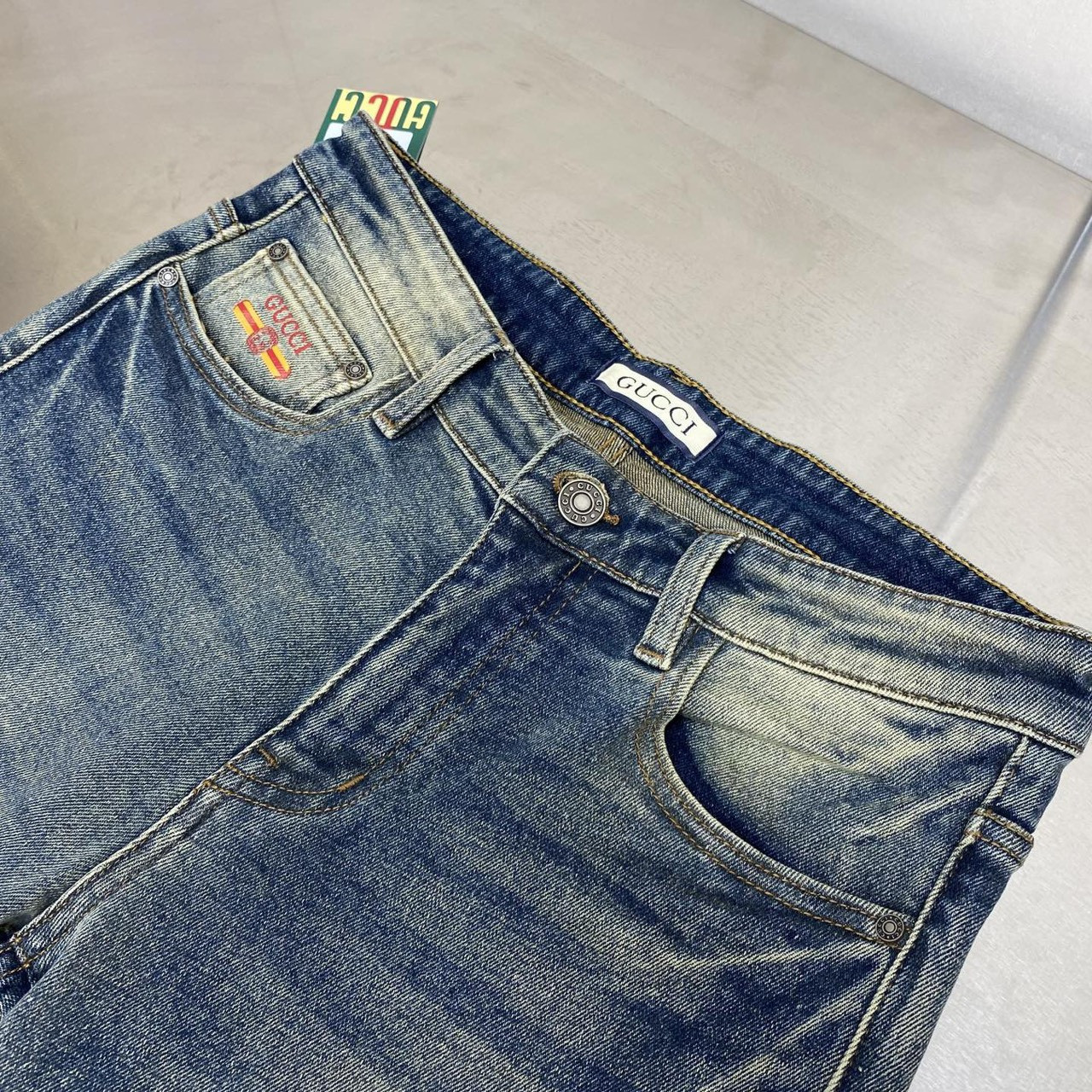 <p>GUCCI&nbsp;丹宁水洗牛仔裤(6912)</p>