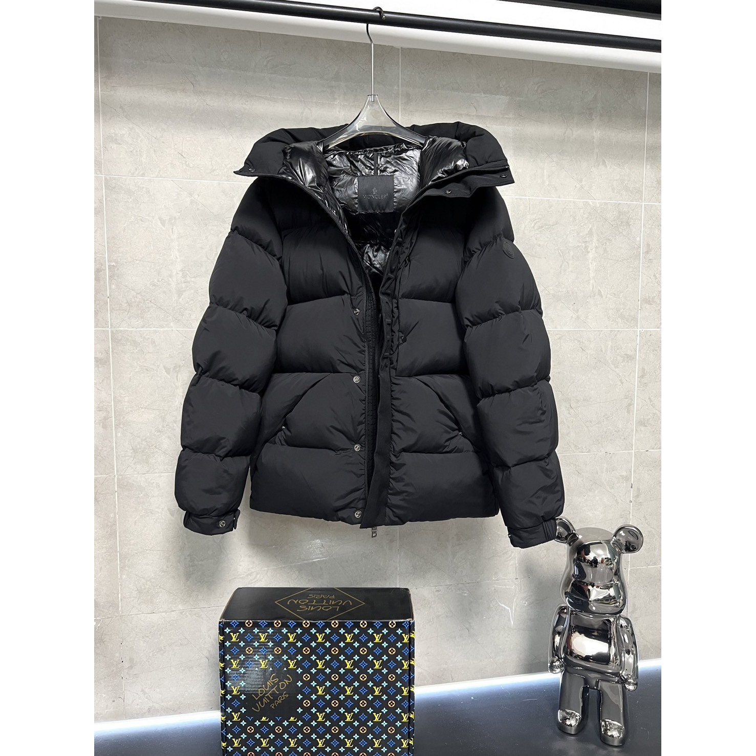 <p>Moncler 黑武士羽绒服 (黑)</p>