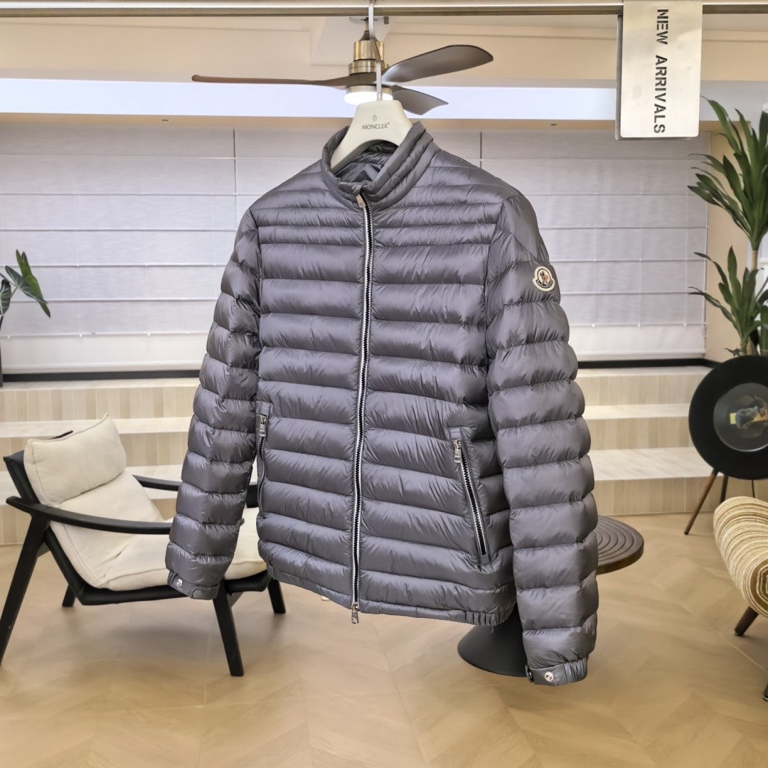 <p>Moncler 原单鹅绒羽絨服(灰)</p>