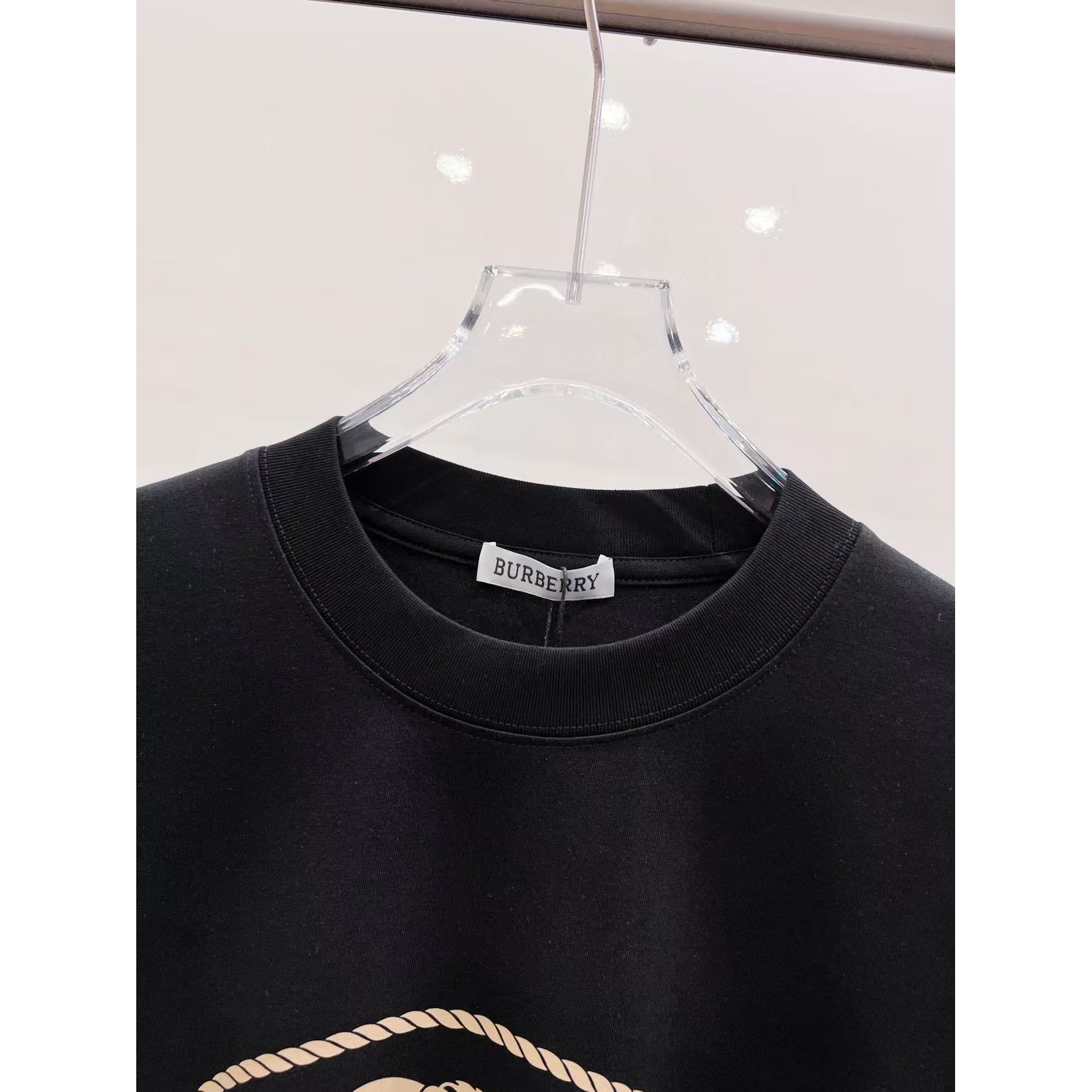 <p>BURBERRY 战马字母短袖t恤(黑)&nbsp;</p>