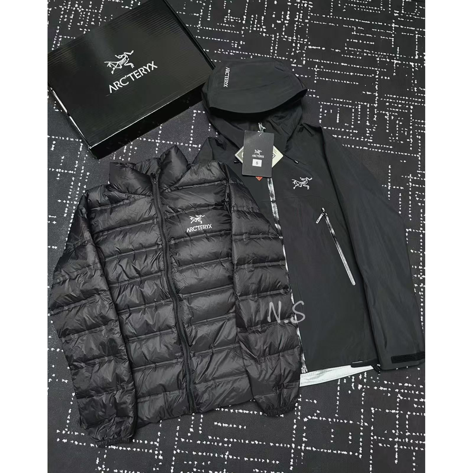<p>Arc'teryx SL硬壳冲锋衣(黑)</p>