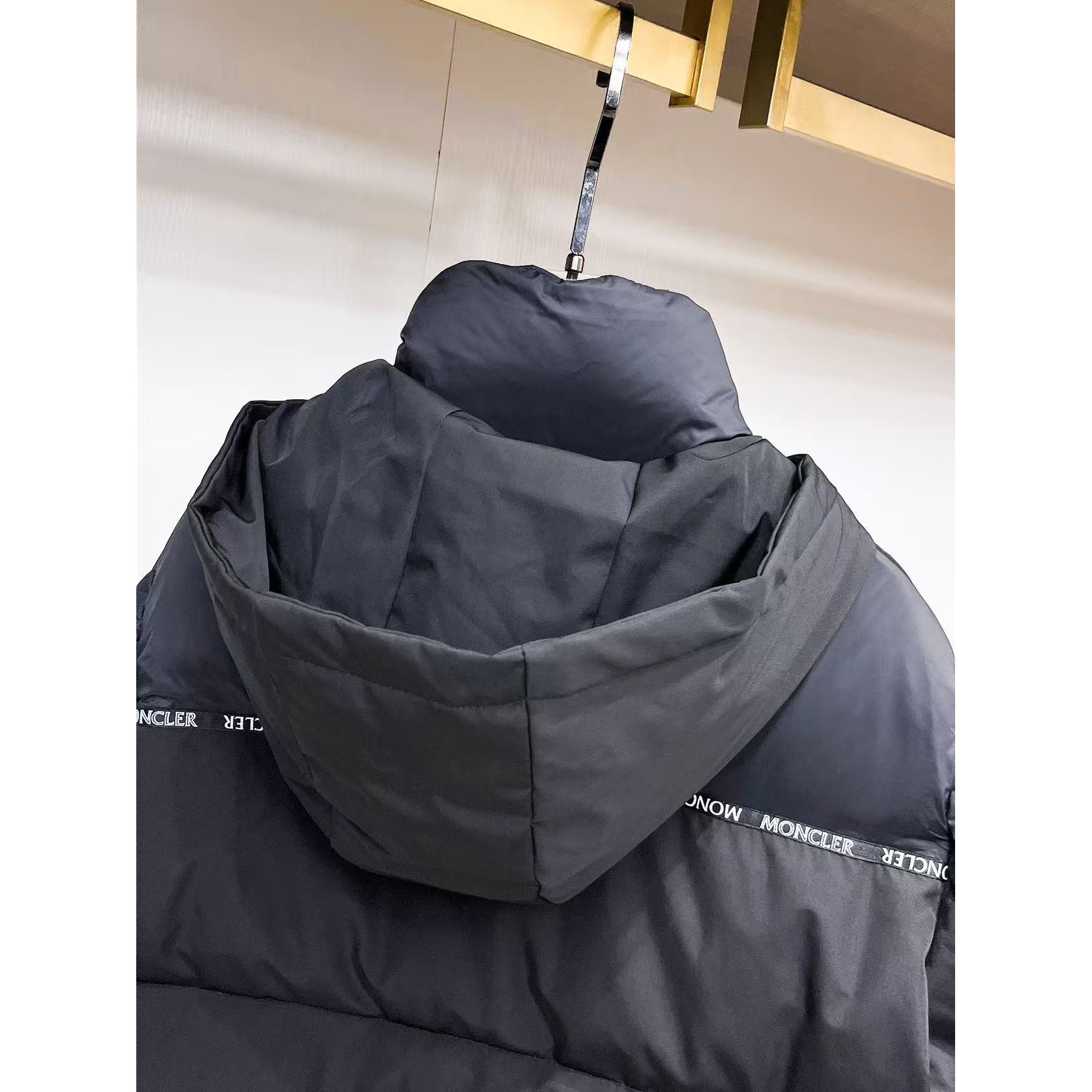 <p>MONCLER 秋冬新款羽绒服(黑)</p>