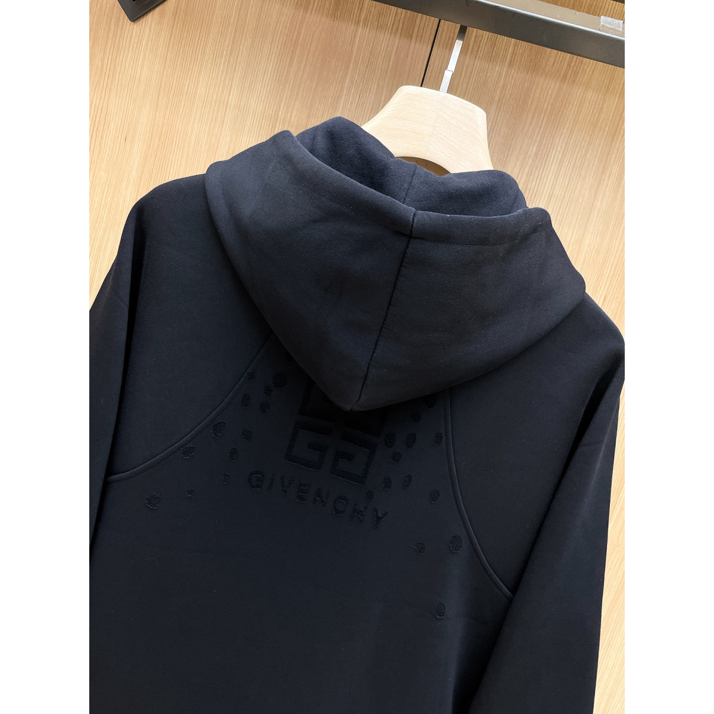 <p>GIVENCHY 套裝(黑)</p>