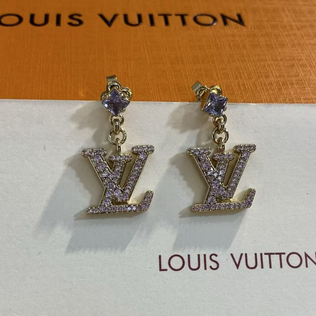 <p>LV 粉钻双层项链</p>