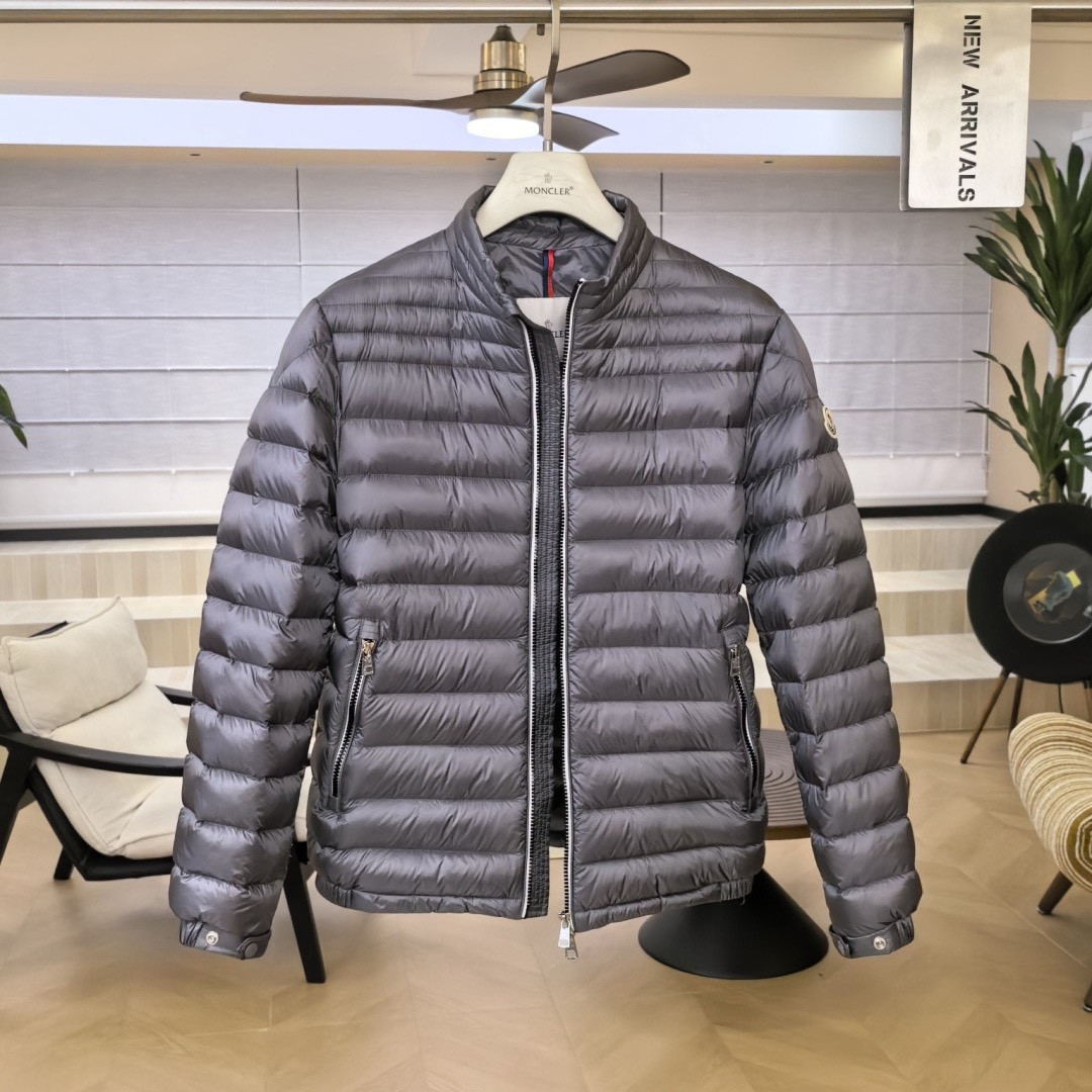 <p>Moncler 原单鹅绒羽絨服(灰)</p>