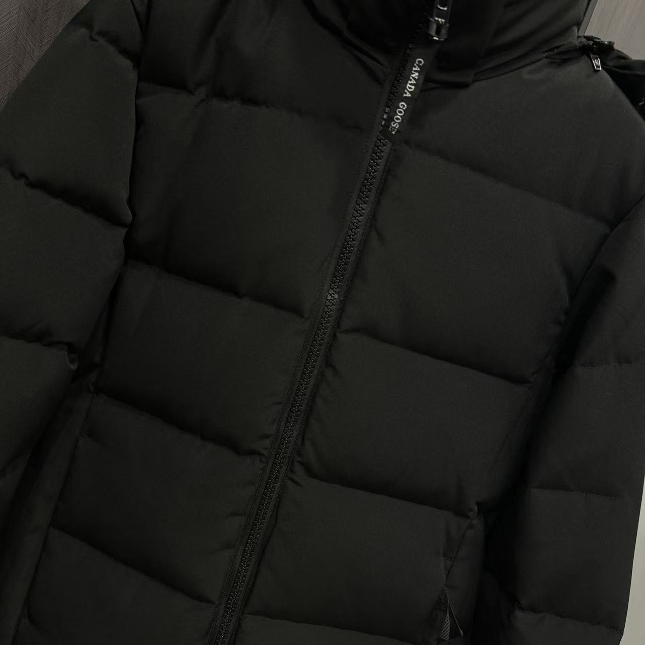 <p>Canada Goose Chelse*派克大衣羽绒服(黑色黑標)</p>
