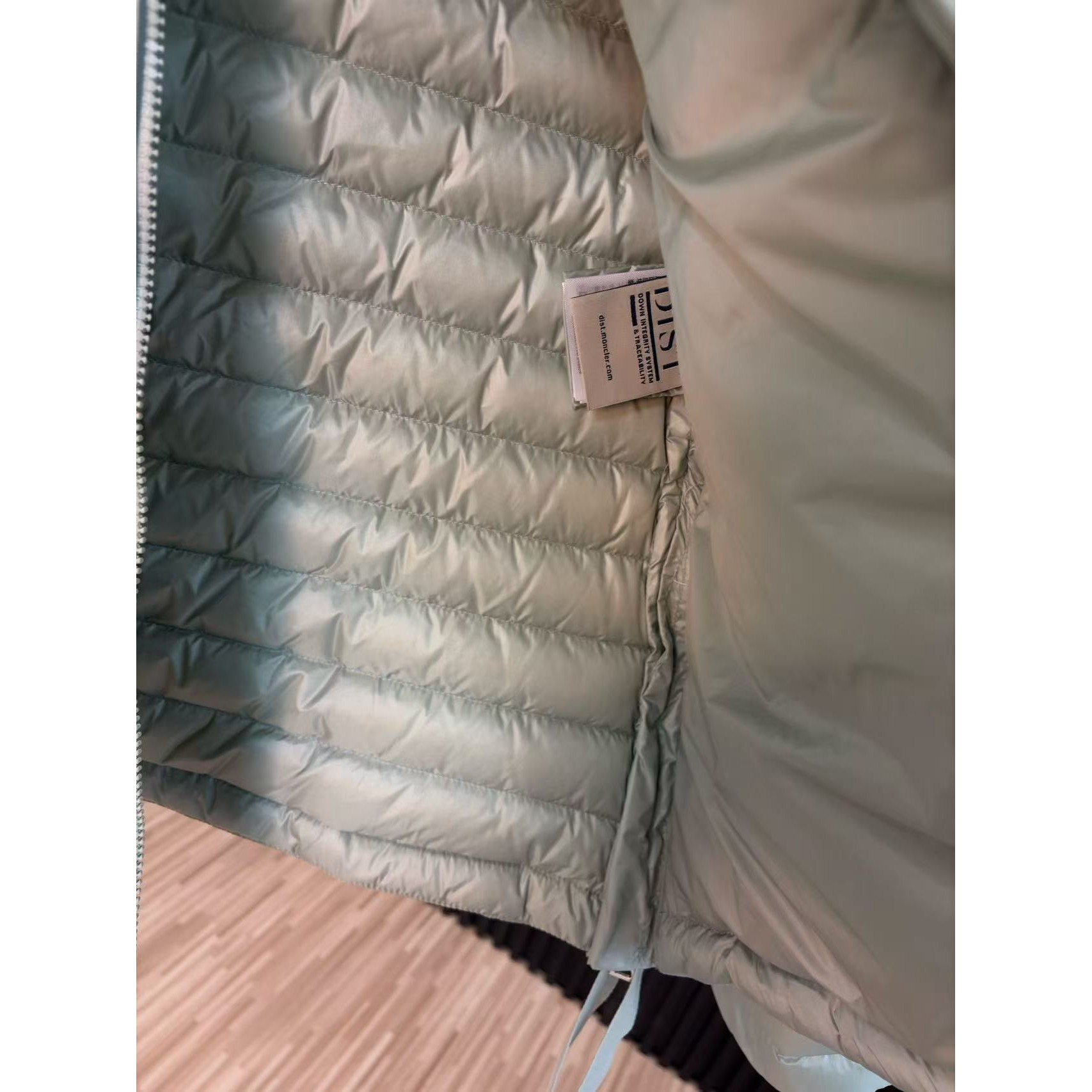 <p>MONCLER Aza系列羽绒服(綠)</p>