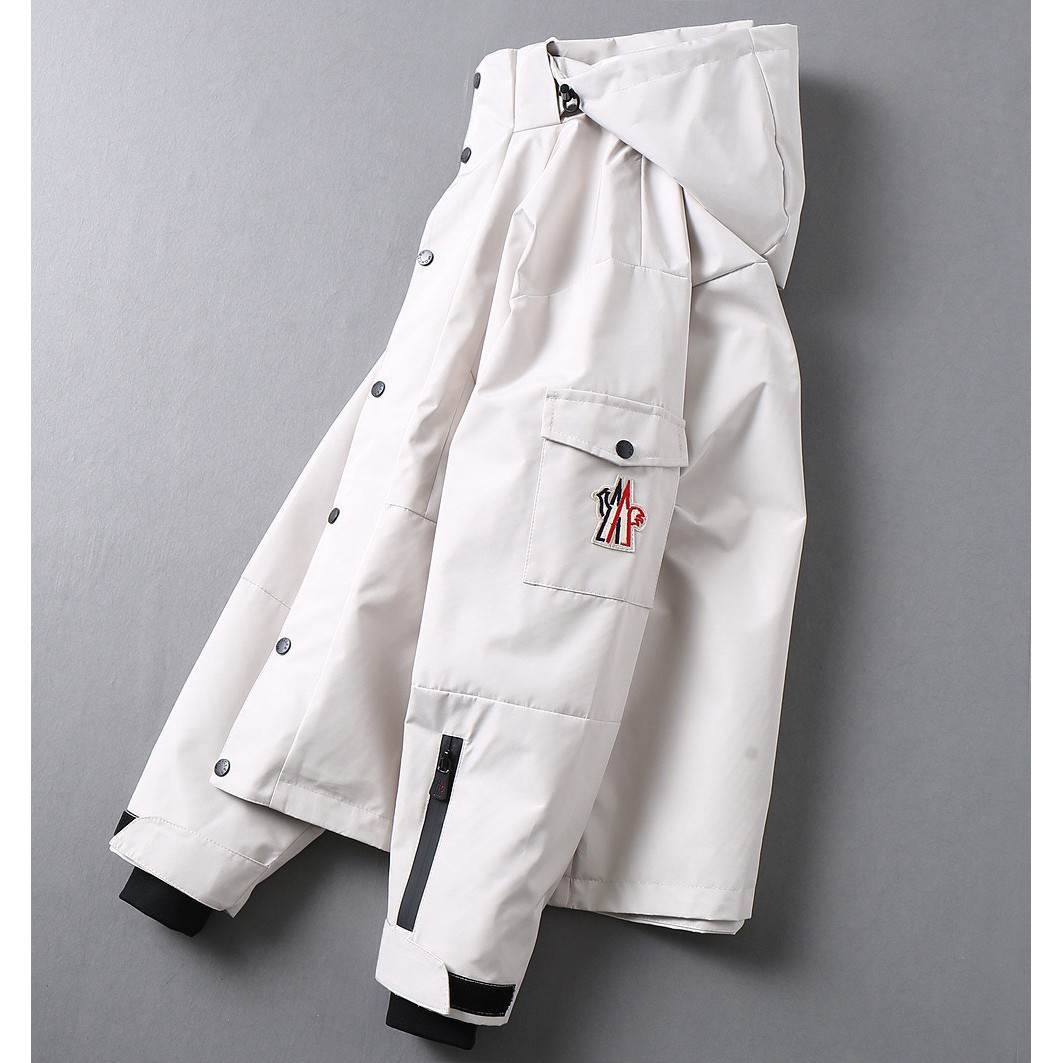<p>Moncler 新款男士夹克外套</p>